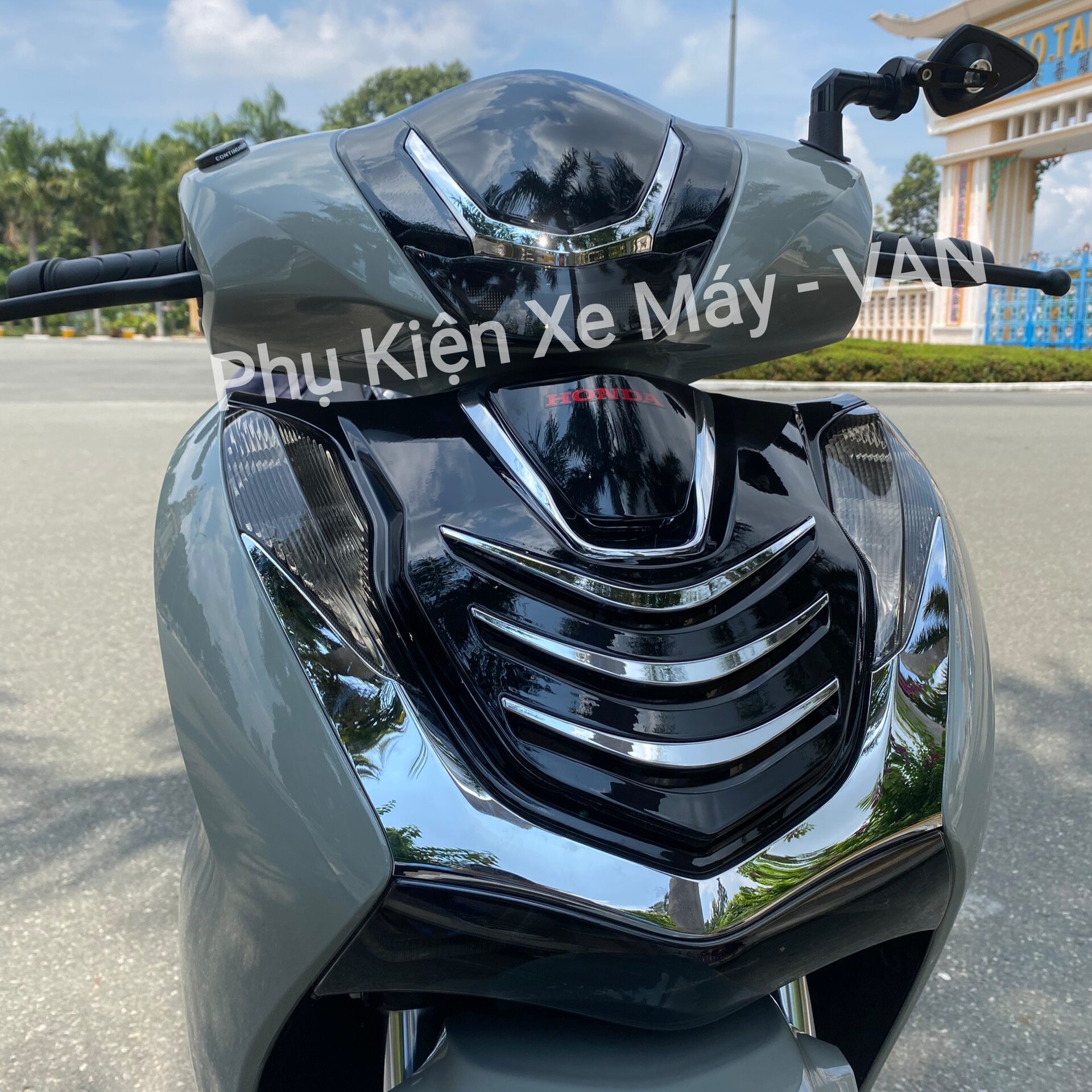 Mặt Nạ Xe SH 2020-2023 SH 160 3 Sọc Xi Mẫu Mới