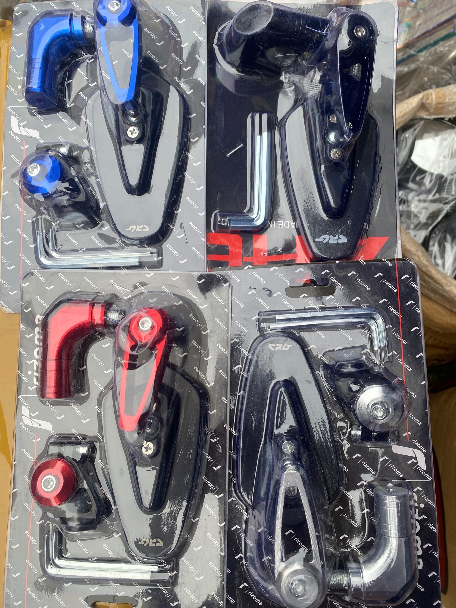 Kiếng gù chân 3D gắn xe máy