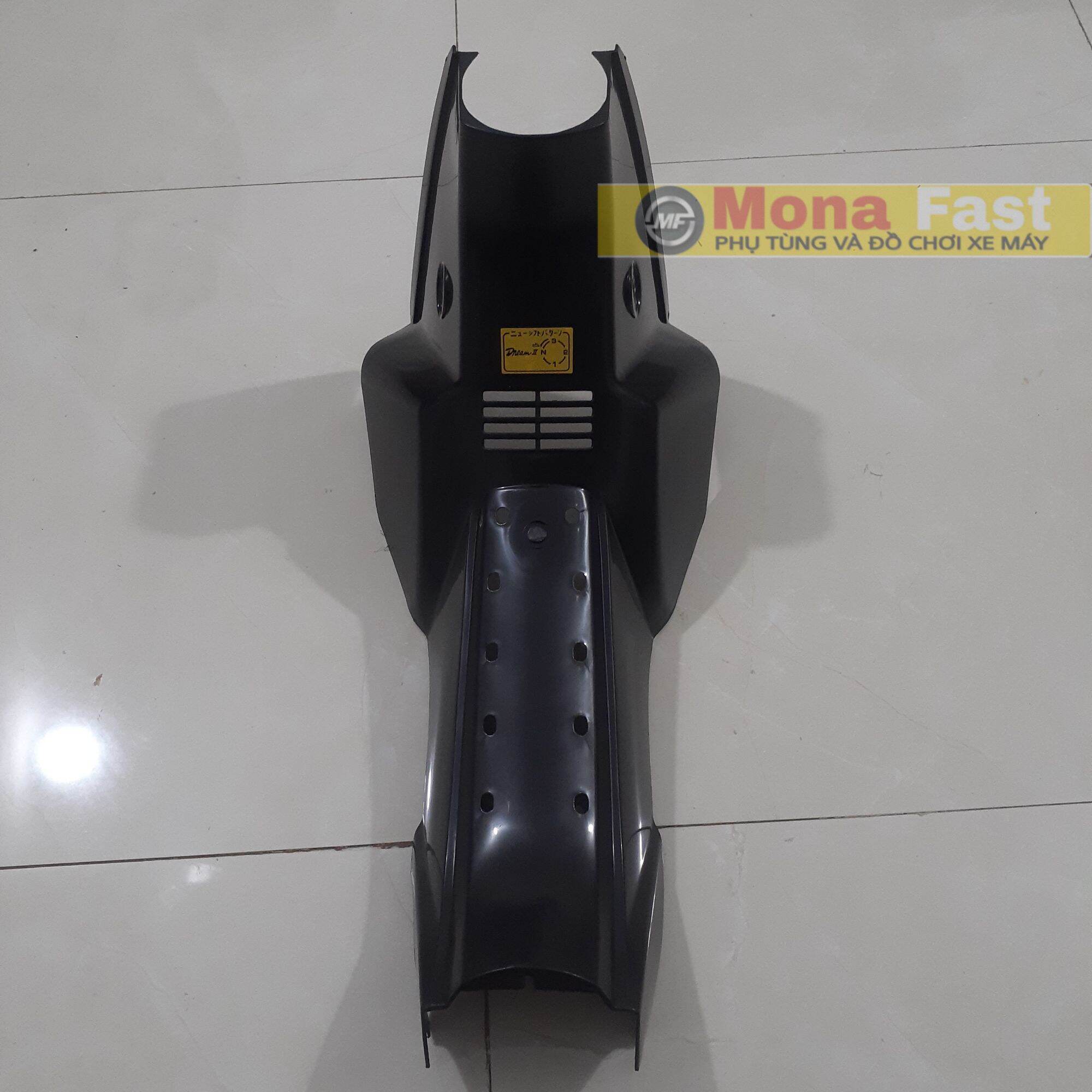 Yếm cắt xe Dream đen trắng