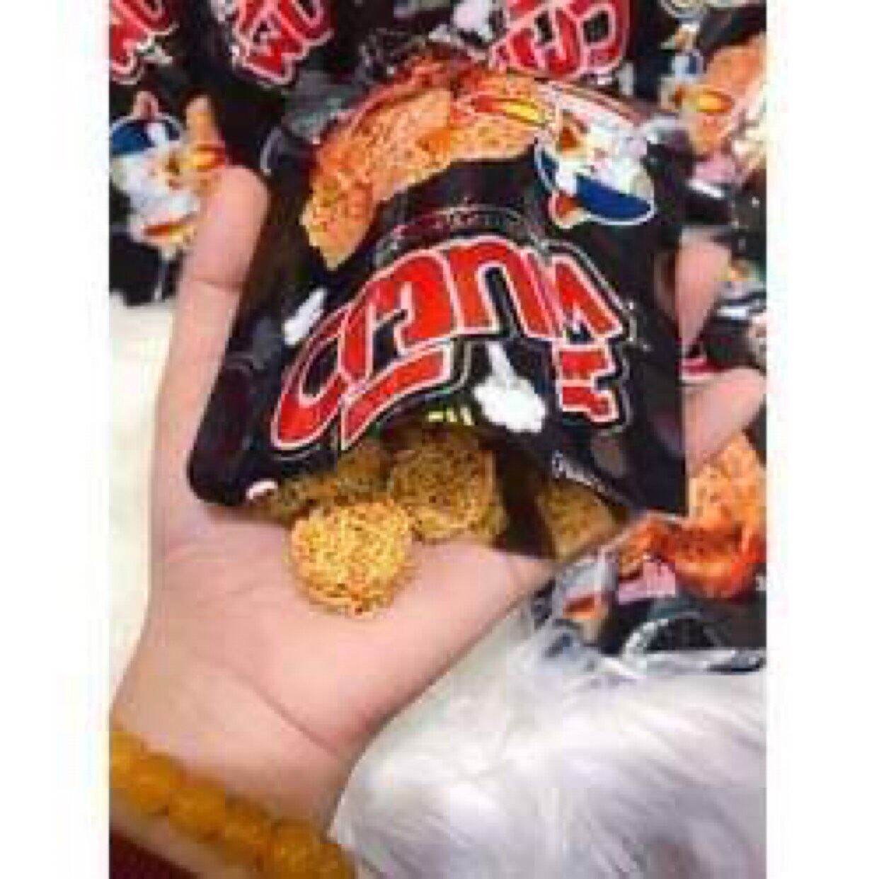 1 lốc\12goi snack mì gà và mì viên rong biển