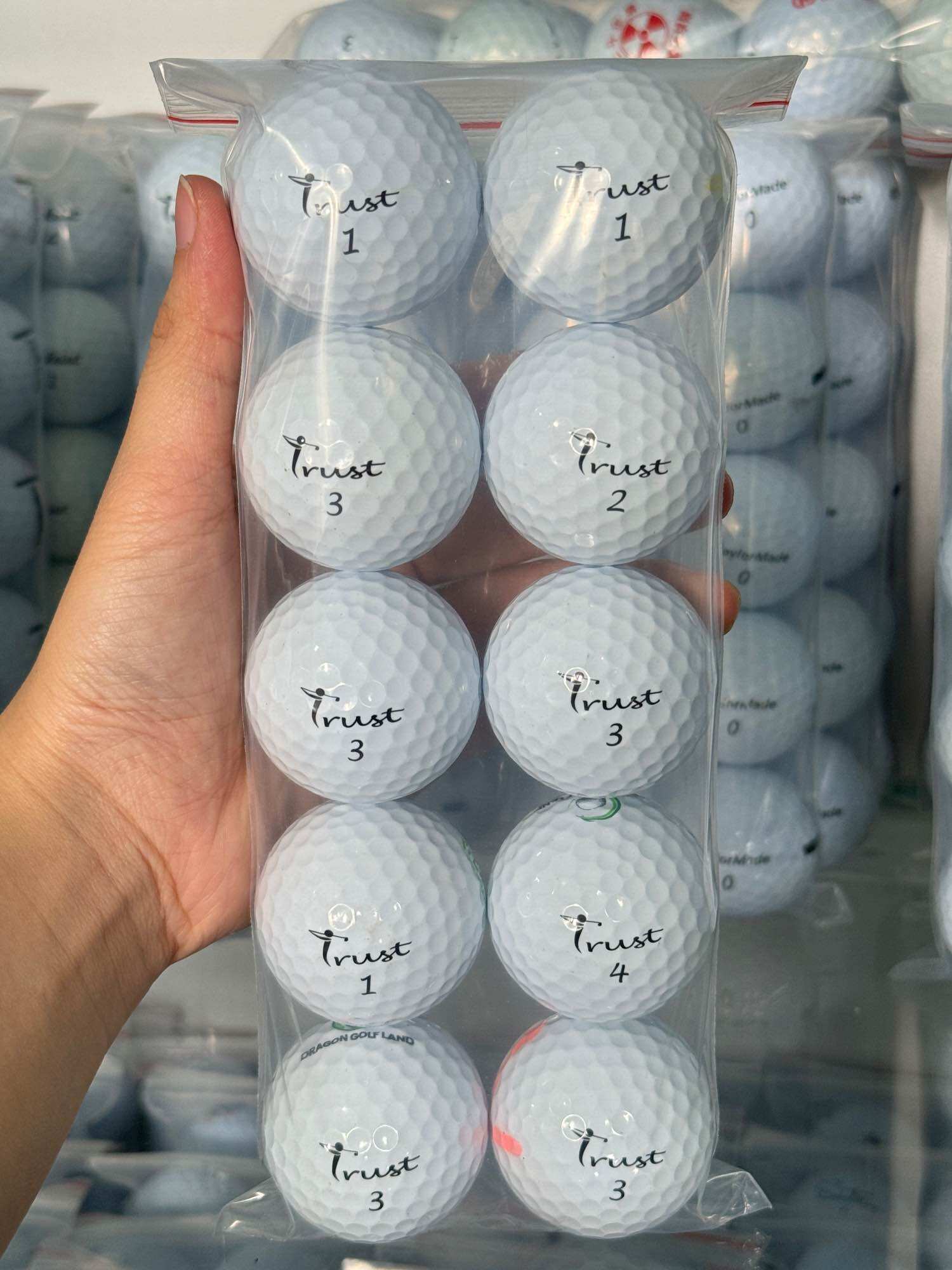 Bóng Golf Trust màu độ mới 98% (túi 10 quả)
