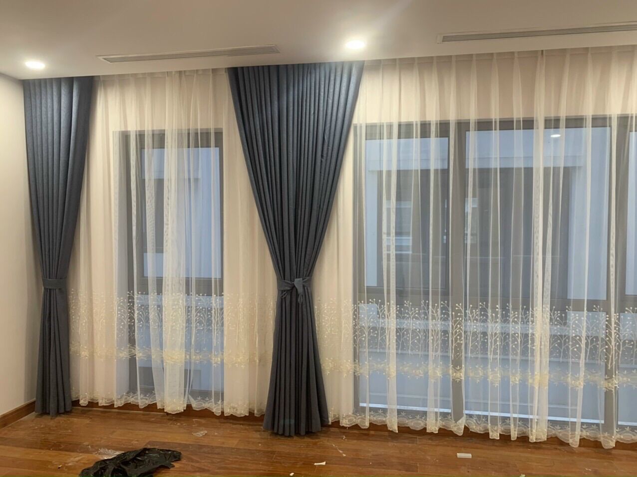Vải rèm voan thêu chân bông lúa
