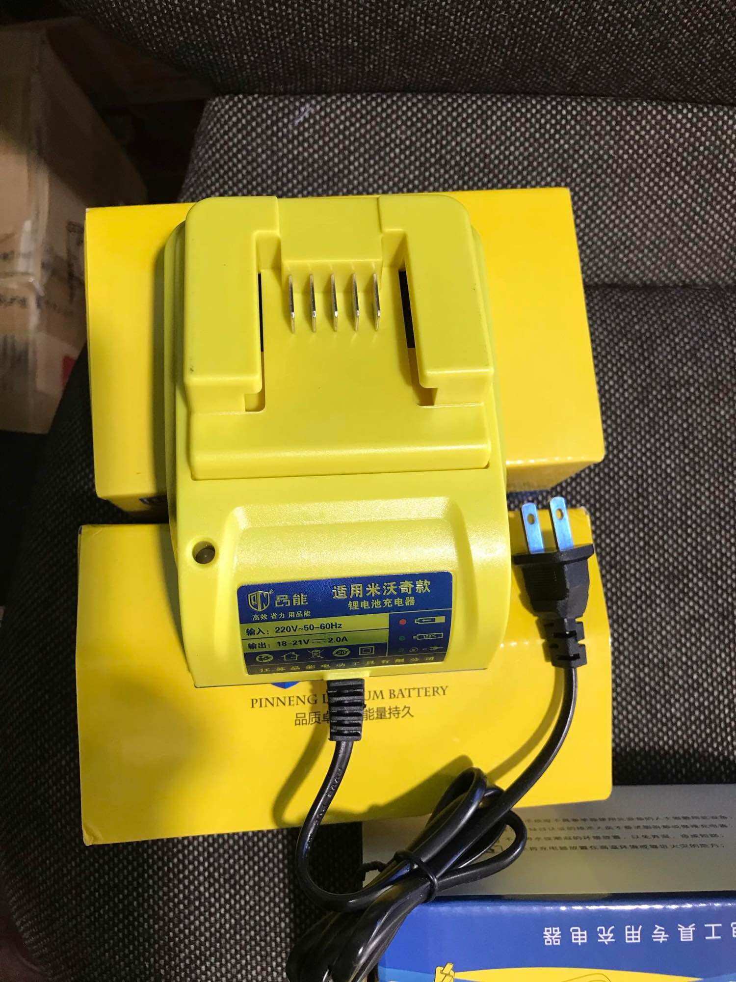 Đế sạc cho pin M18 Milwaukee