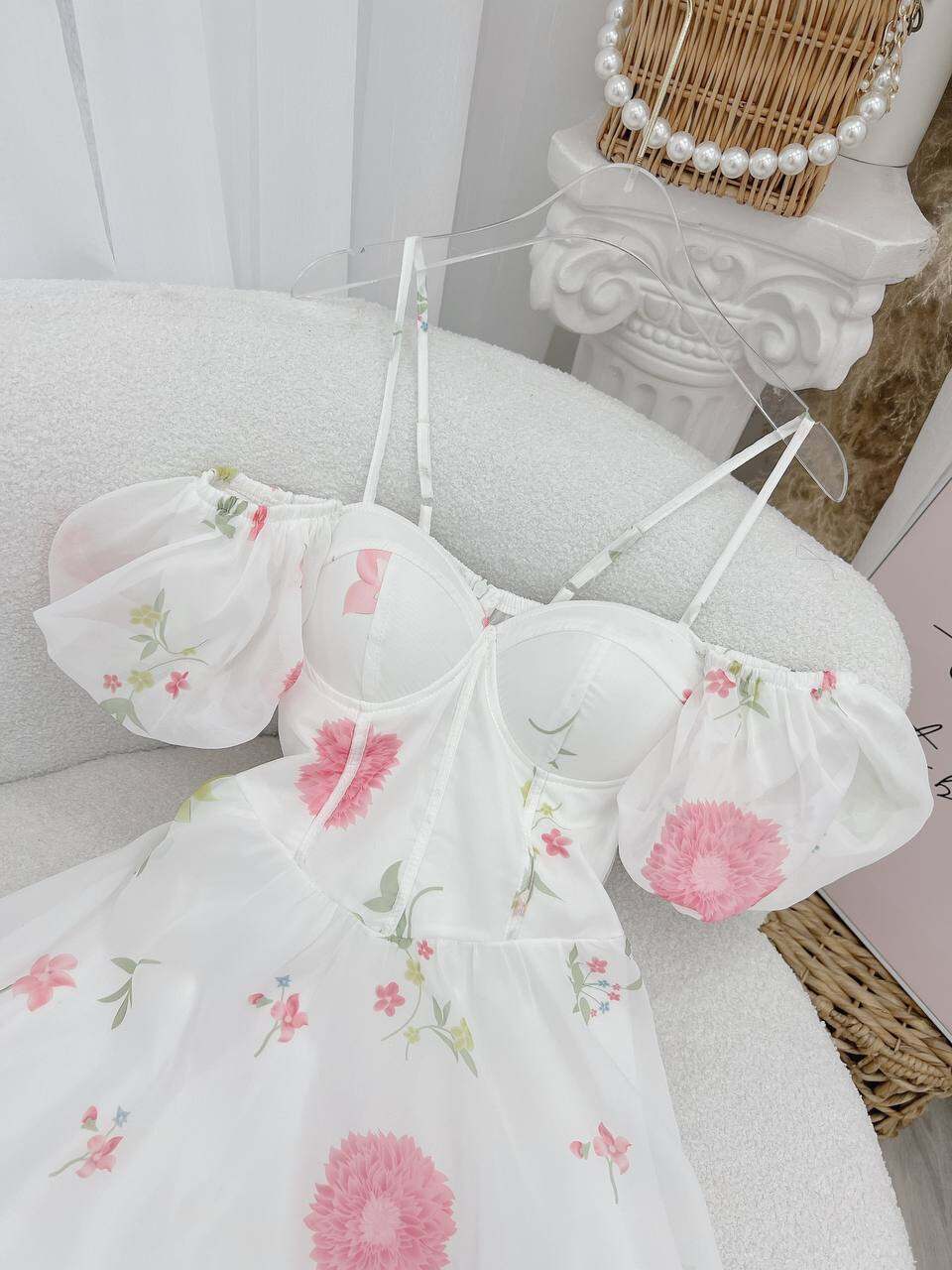 ĐẦM MAXI TRẮNG NỀN HOA 2S RỚT VAI CÚP NGỰC