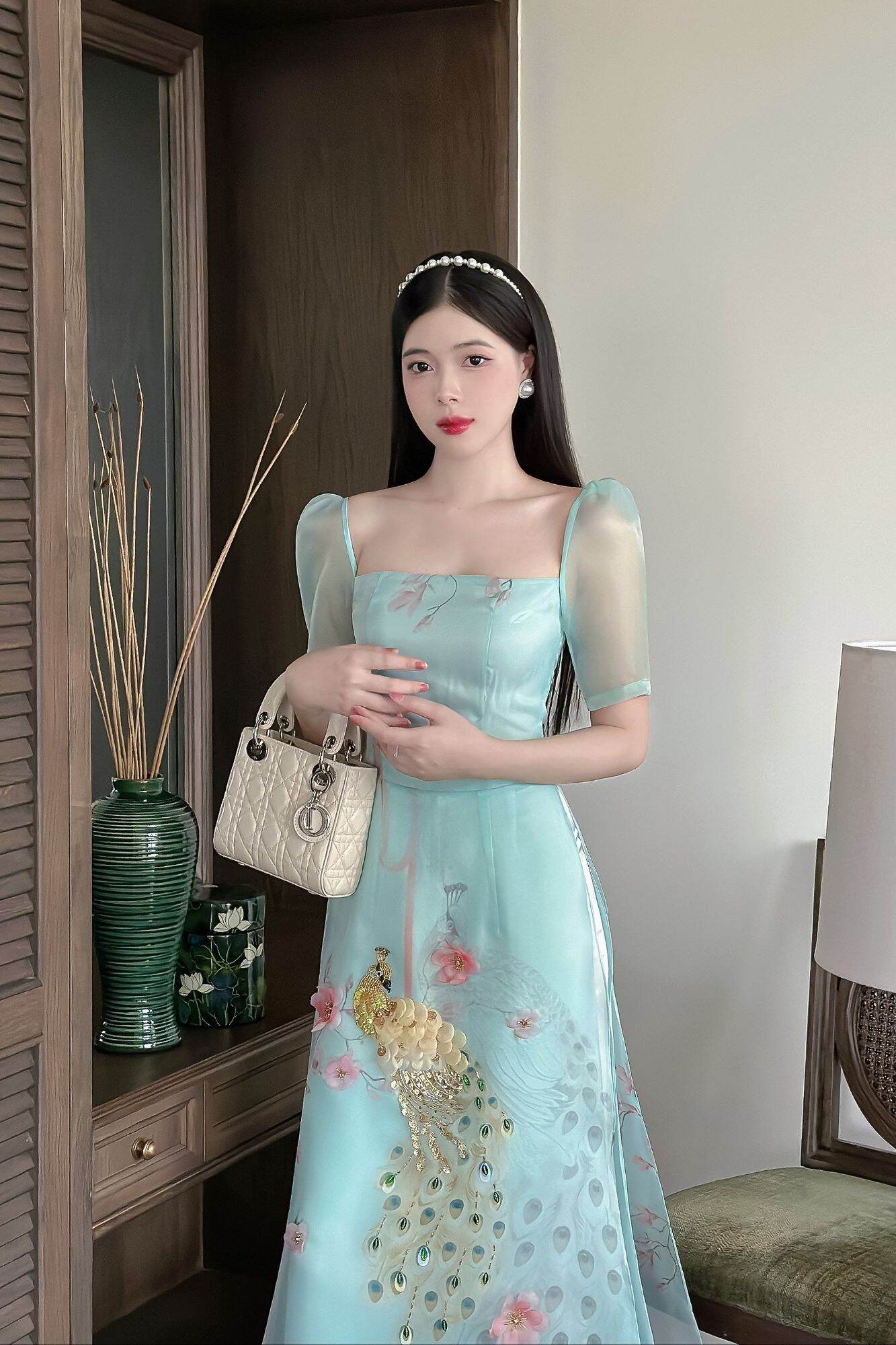 Áo dài cách tân nữ đính kết hạt đá hình công phượng cao cấp - A28