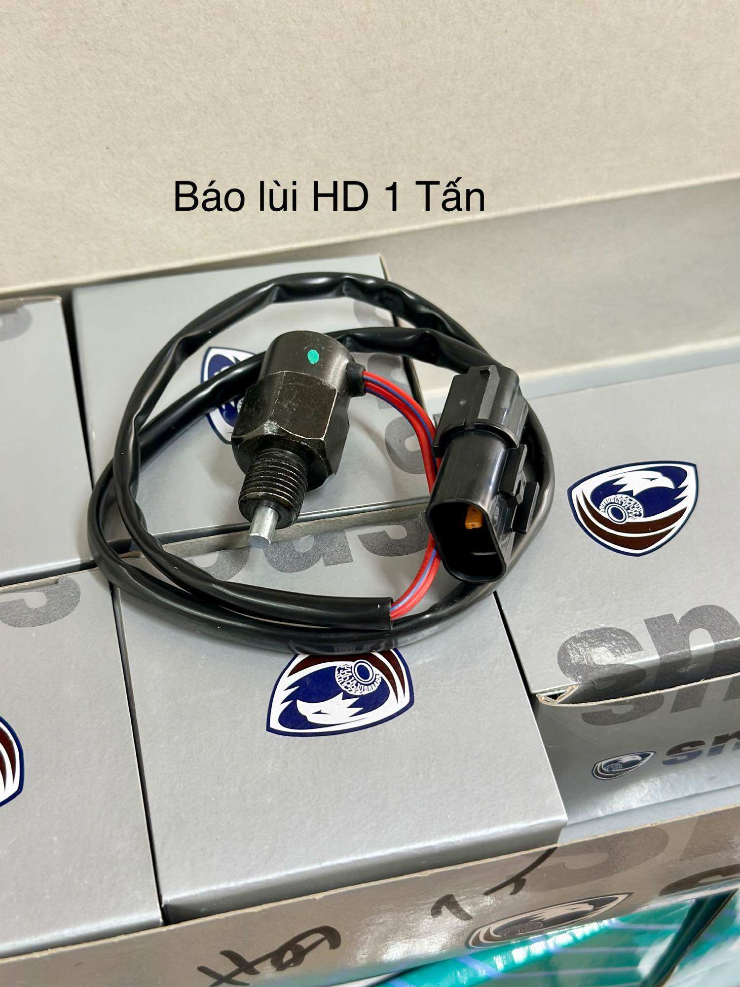 Núm báo lùi oto huyndai 1 tấn