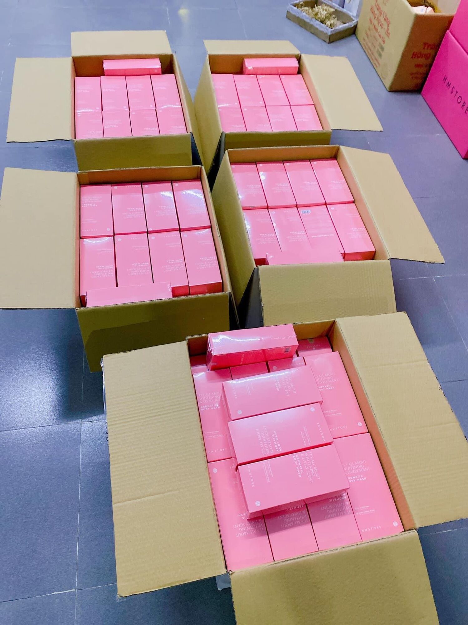 SỮA TẮM TRẮNG DA HM STORE MẪU MỚI 2023