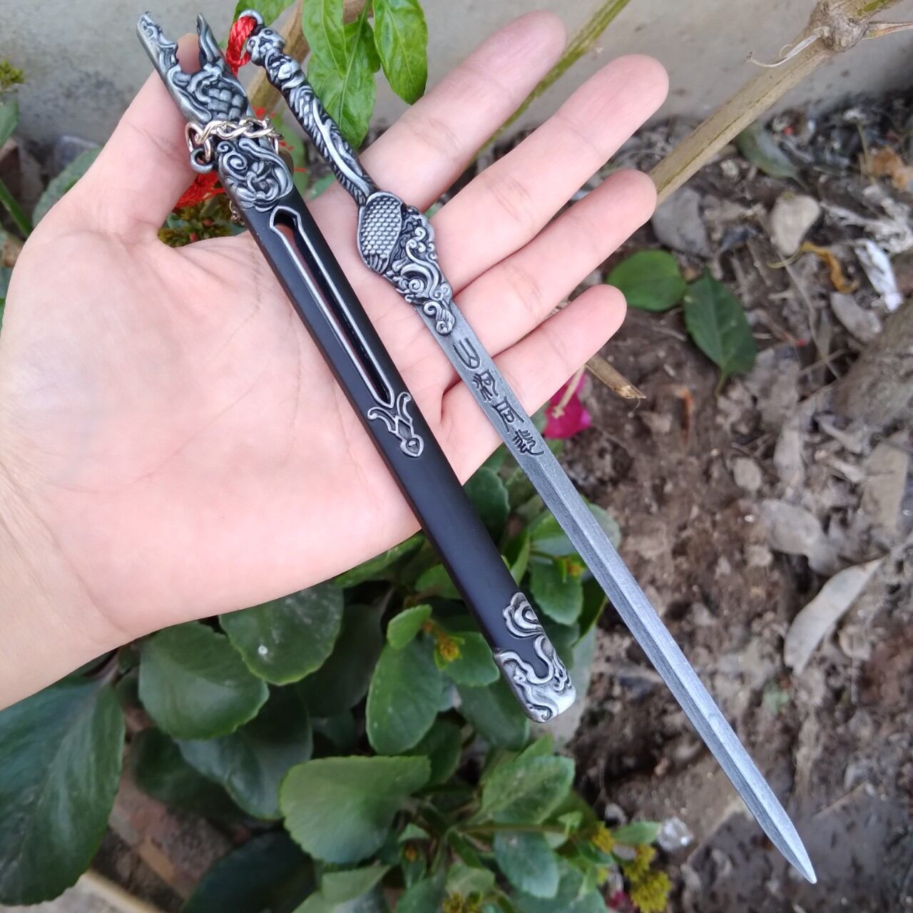 Mô hình du long kiếm 22cm.