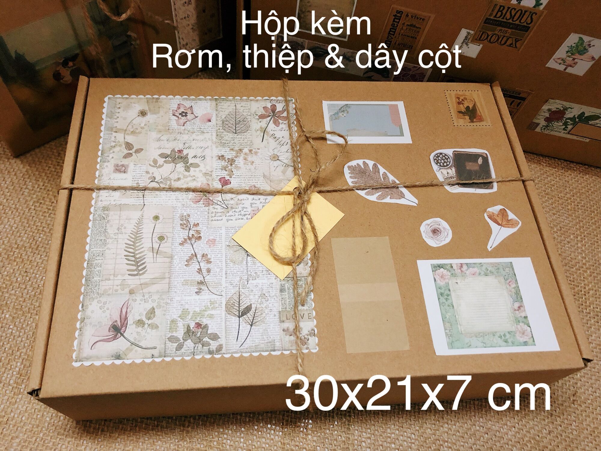 Combo 3 hộp quà Kraft kiểu vintage trang trí random kèm rơm, thiệp và dây cột