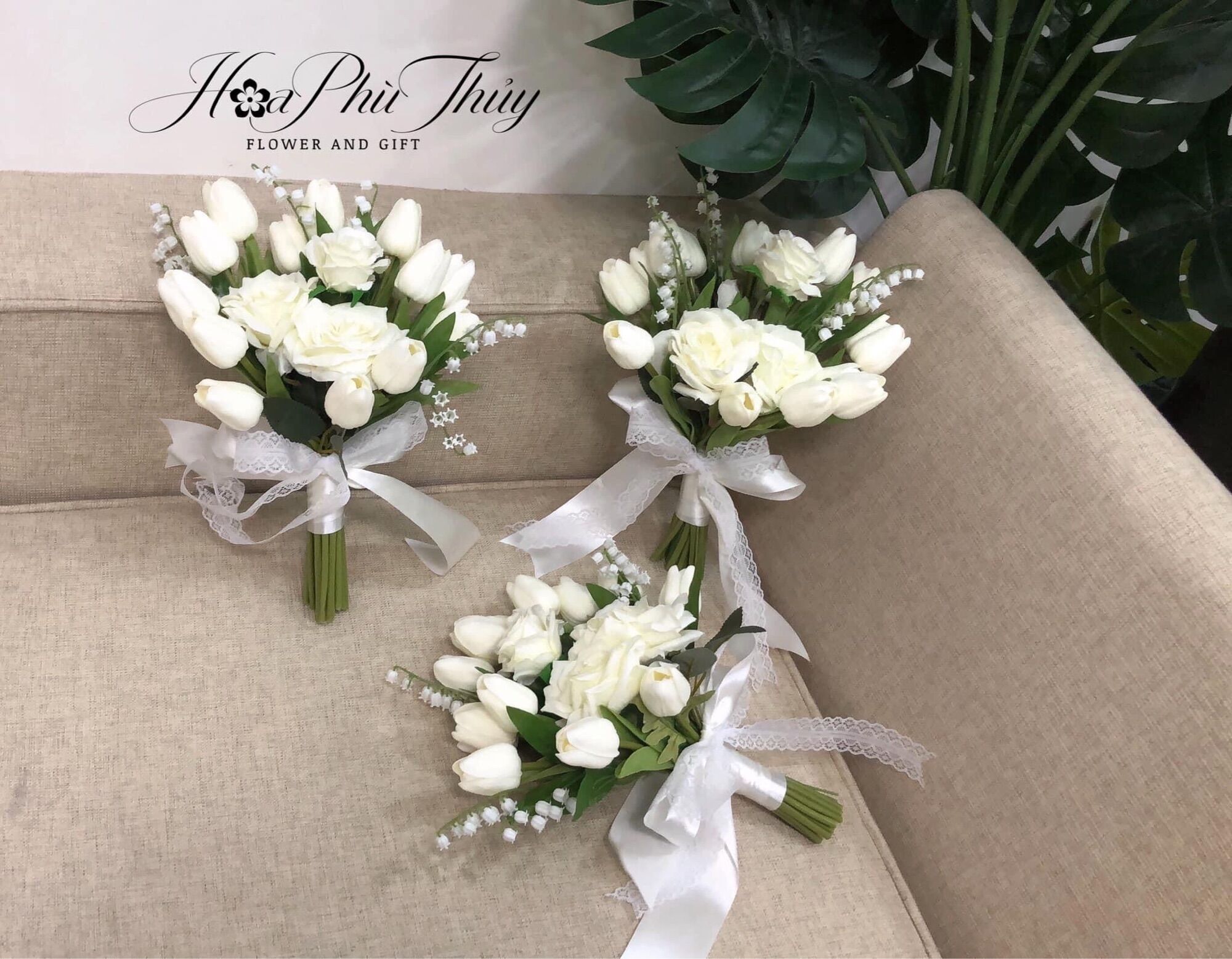 Hoa cưới cầm tay cô dâu bằng lụa cao cấp