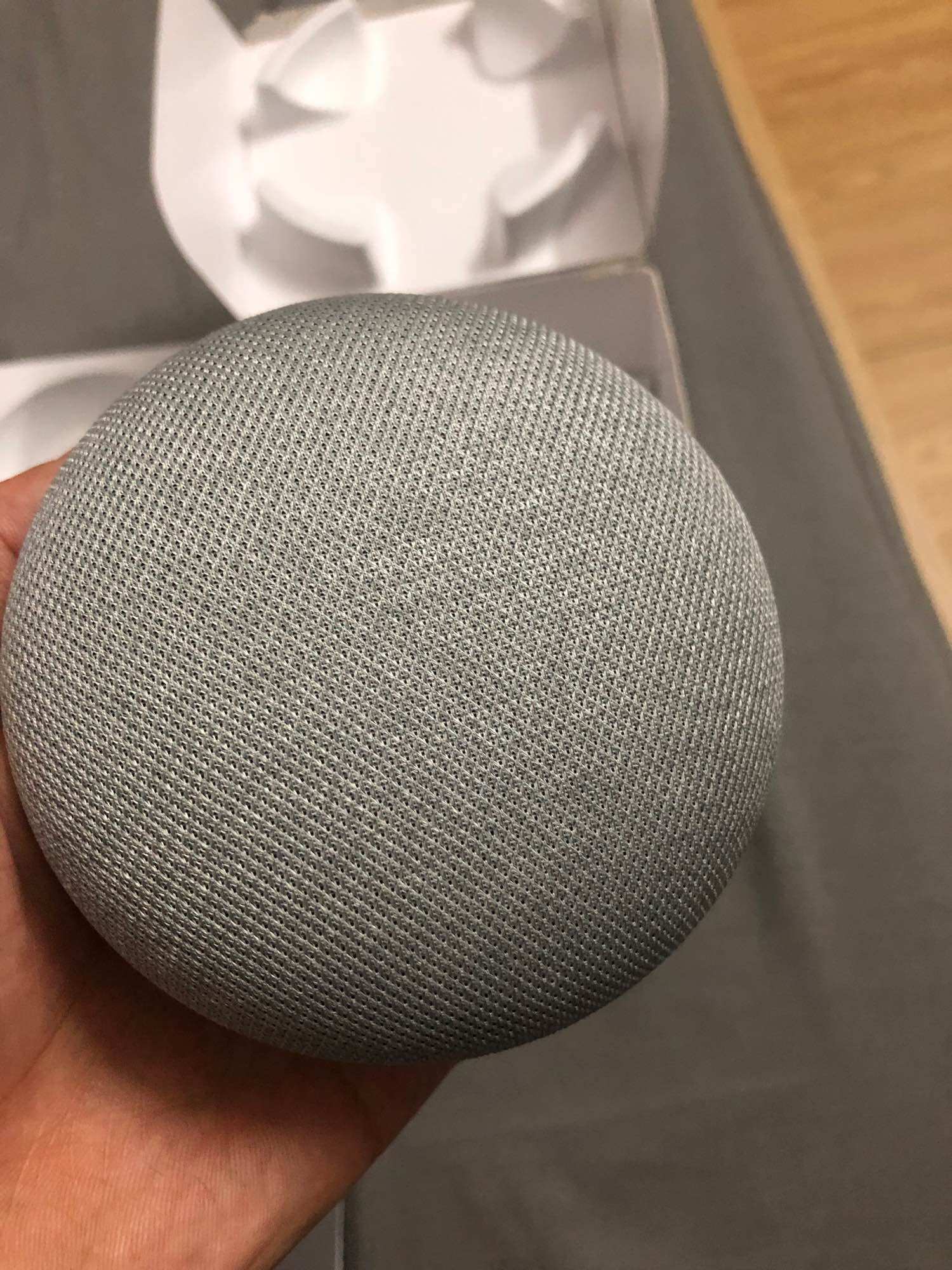 Loa google home mini cho anh em sài ra lệnh giọng nói