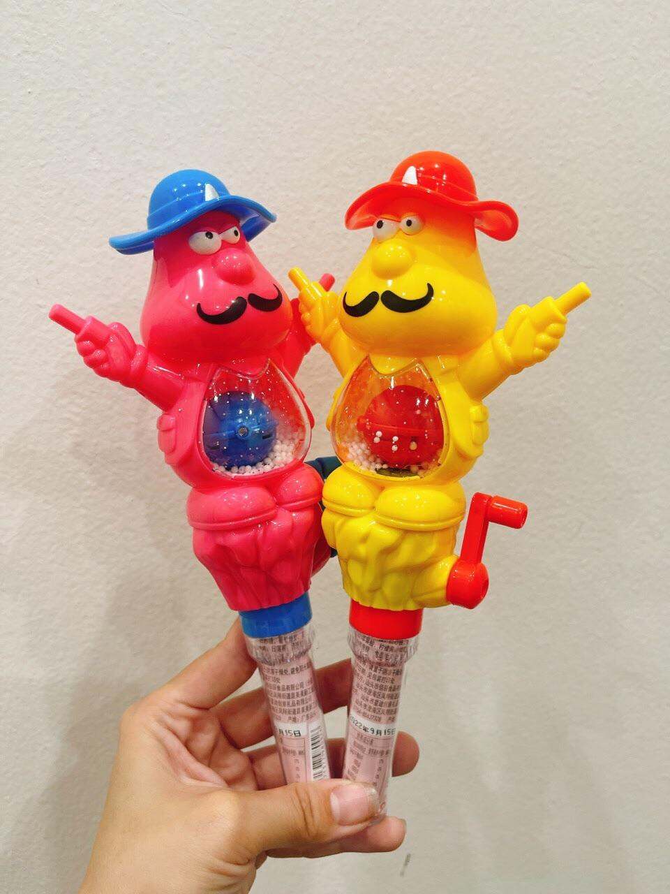 kẹo đồ chơi hề đội mũ phát sáng