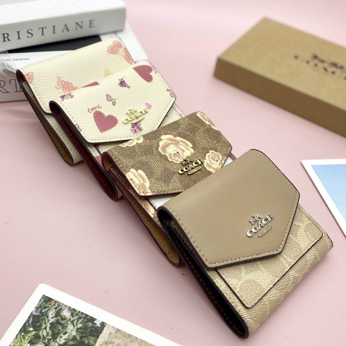 [HCM]Ví Coach ngắn nắp bì thư xinh xắn