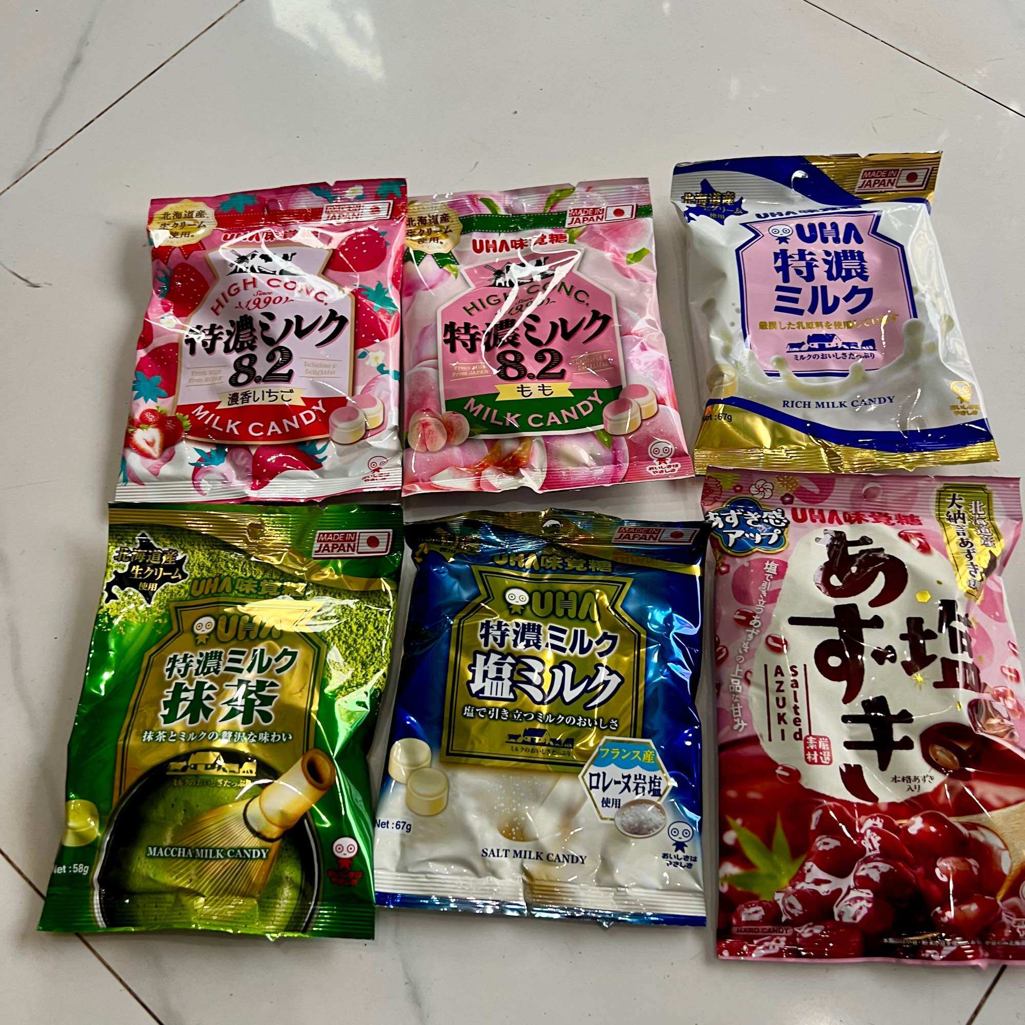 Kẹo sữa đặc trưng UHA Miju với hương vị đa dạng: dâu tây, đào, trà xanh, sô cô la, dâu đỏ và sữa.