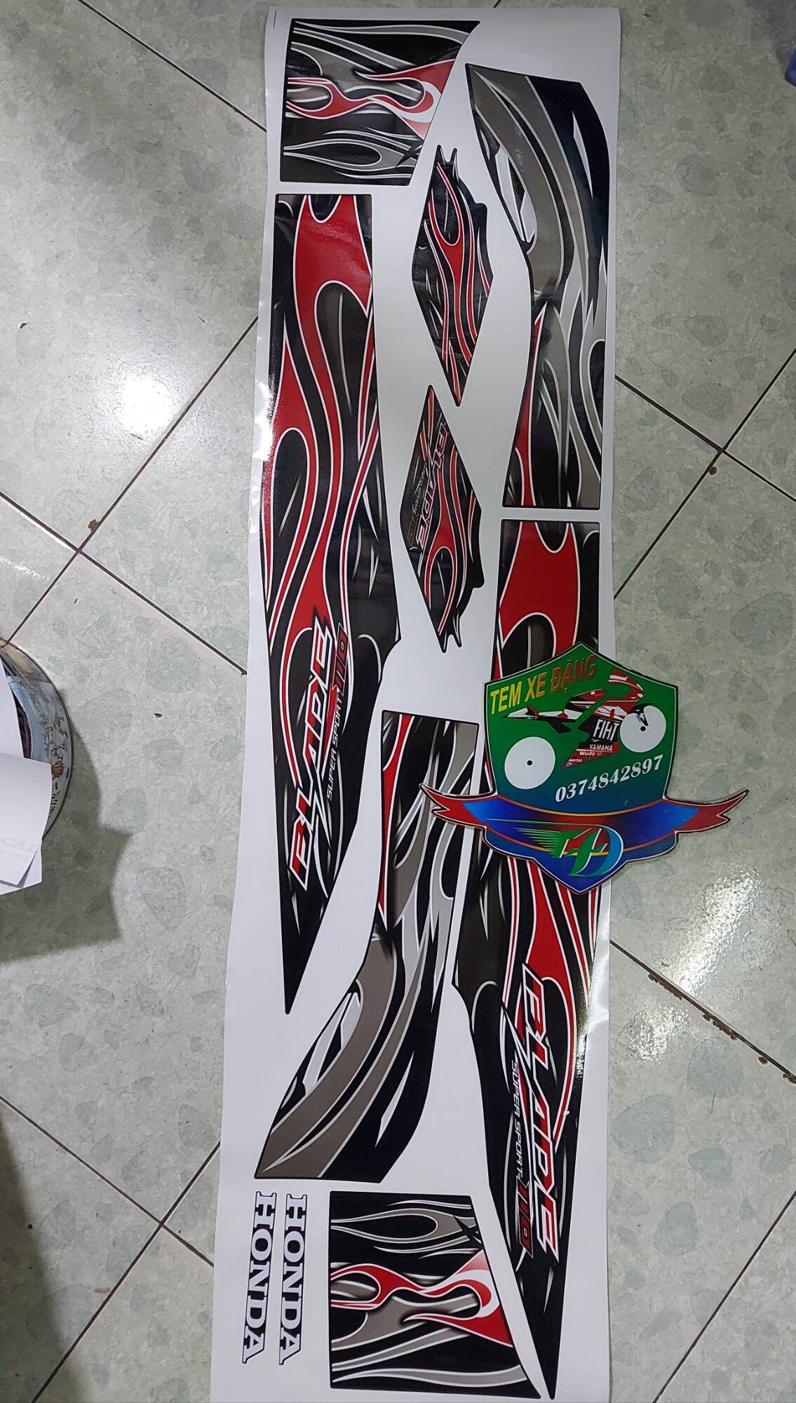 Tem xe BLADE . Tem rời 3 lớp bóng mẫu lửa đỏ đen