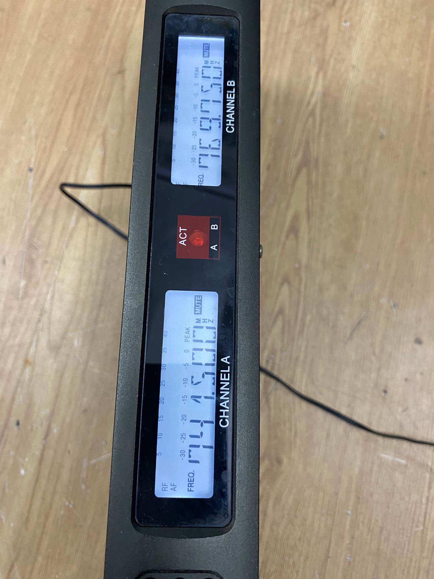 Mạch hiển thị micro không dây, mạch hiển thị mic Shure UGX8, hàng bóc máy đã qua sử dụng