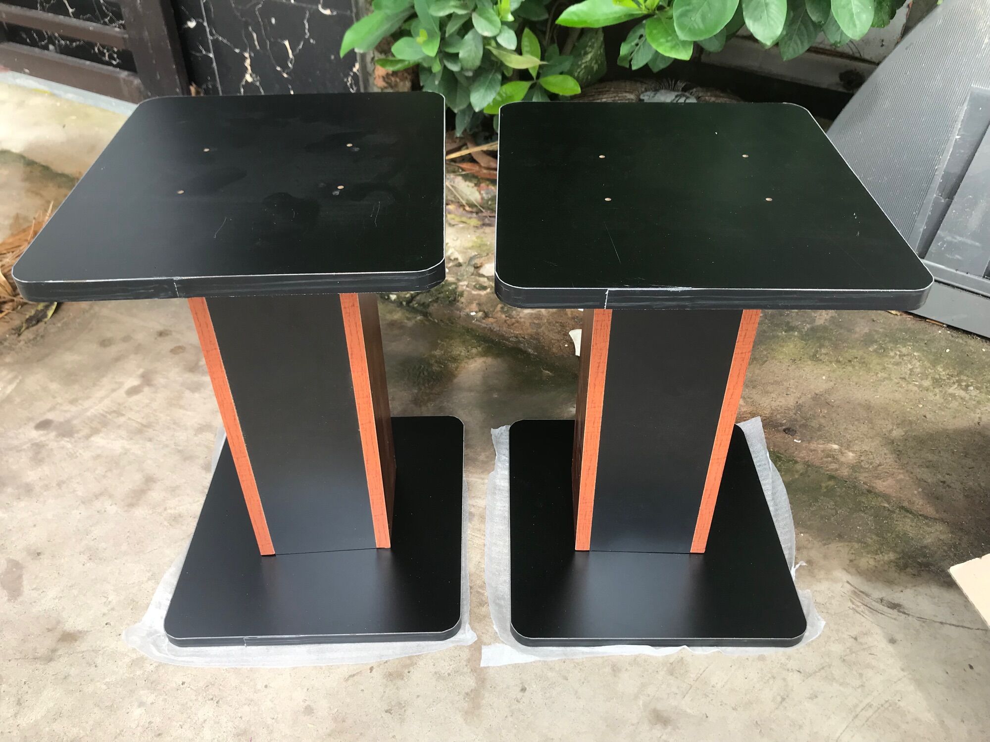 Chân kệ để loa bằng gỗ cao cấp cao 45 cm