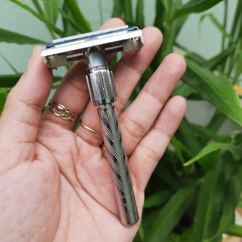 Dao cạo râu Hong Long (xoay mở bỏ luỡi)