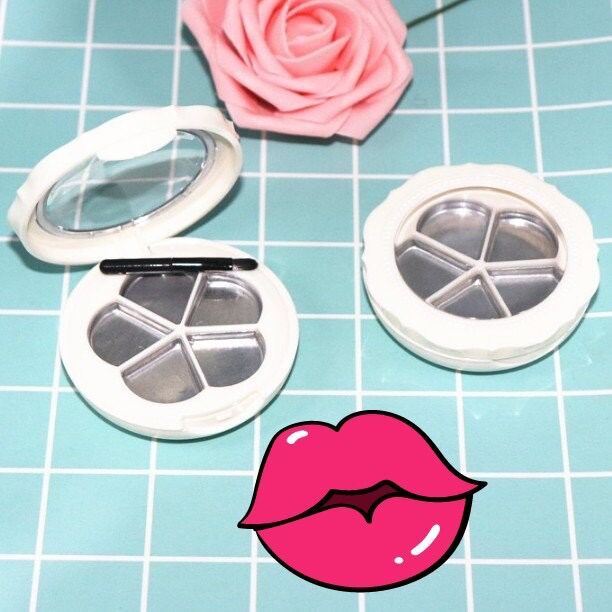 Khay Bông 5 Ô Đựng Son Handmade Hoặc Phấn Mắt Kèm Cọ