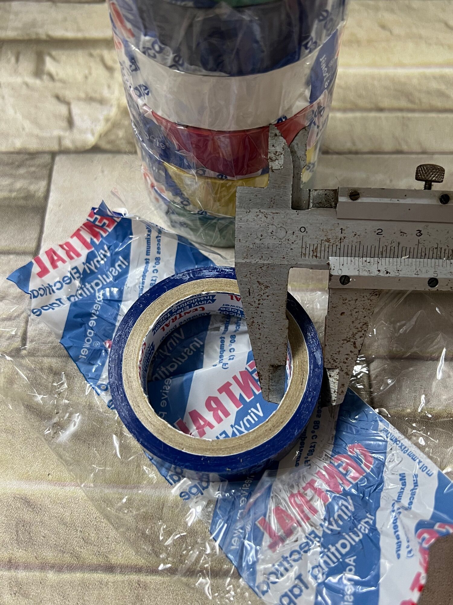 Băng keo cách điện nhiều màu siêu rẻ- ( 1 cây 10 cuồn)