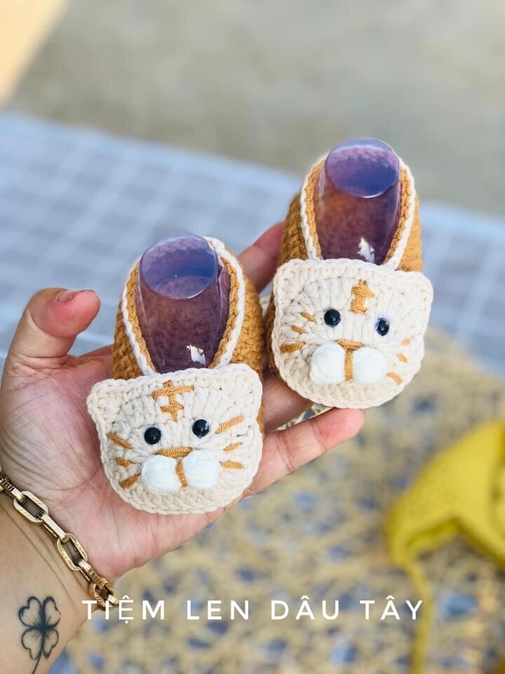 Giày len mặt hổ cho bé trai và bé gái