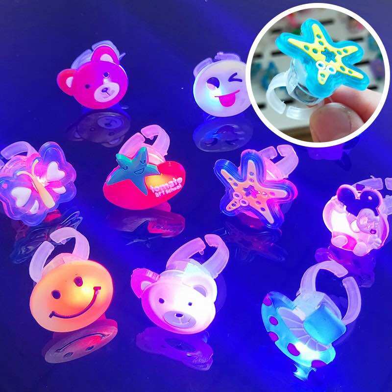 Nhẫn nhựa phát sáng siêu độc lạ