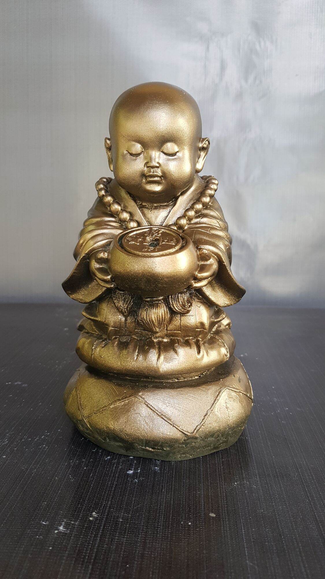 Tượng chú tiểu bưng bình bát, thân thiện và an lạc, cao 20cm