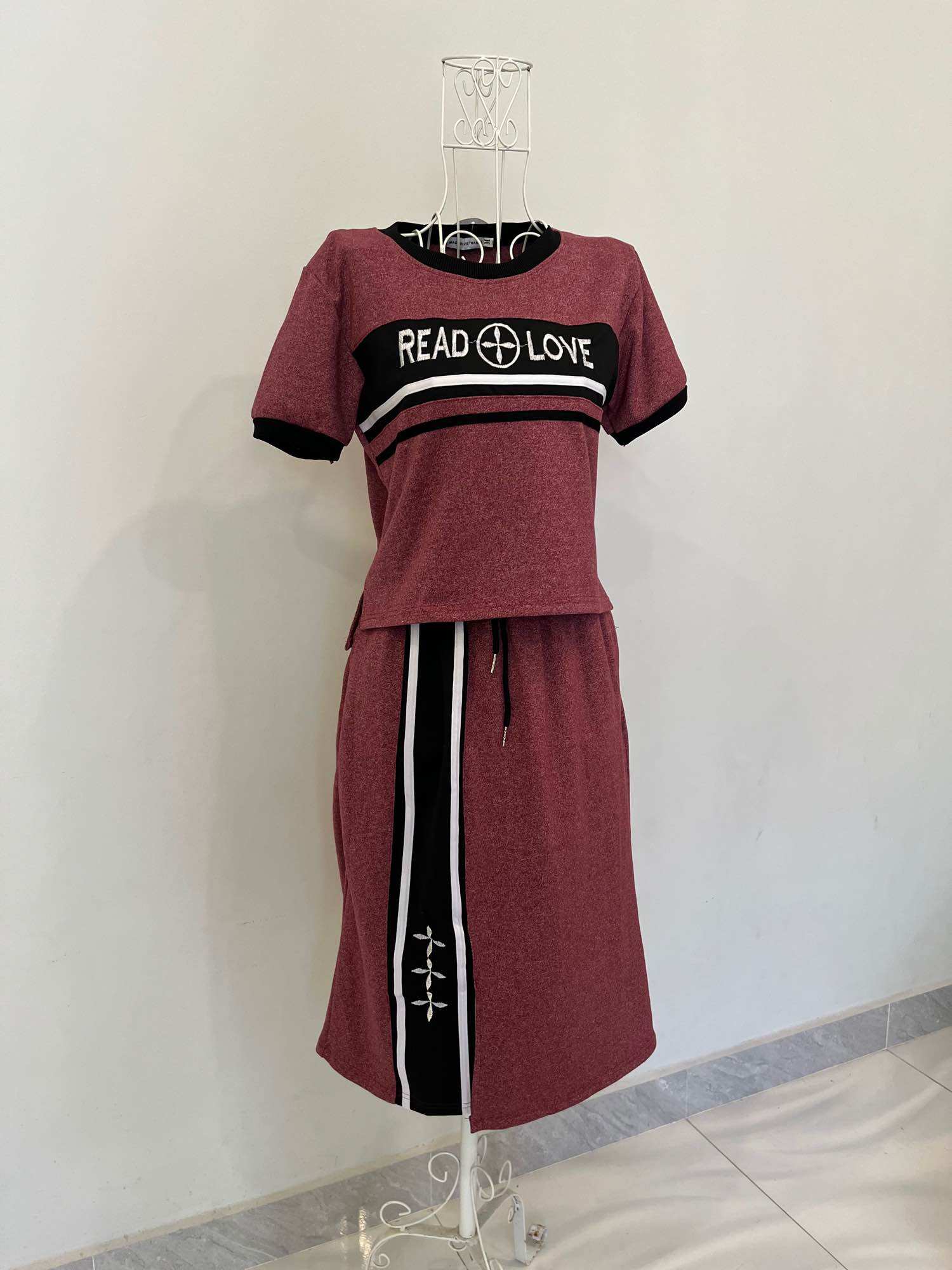Set áo ngắn chân váy xẻ tà