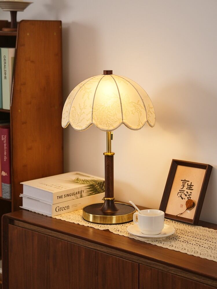 NSWR | Mid-century Style Solid Wood Bedside Lamp New Chinese Style Decorative Lamp Giá 2,077,000 Đồng*Miễn phí vận chuyển