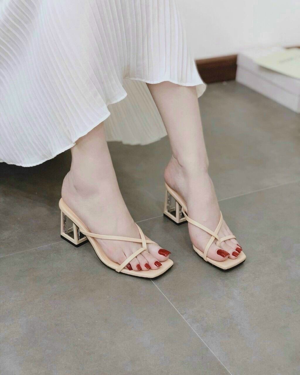Dép cao gót xỏ ngón đế cách điệu