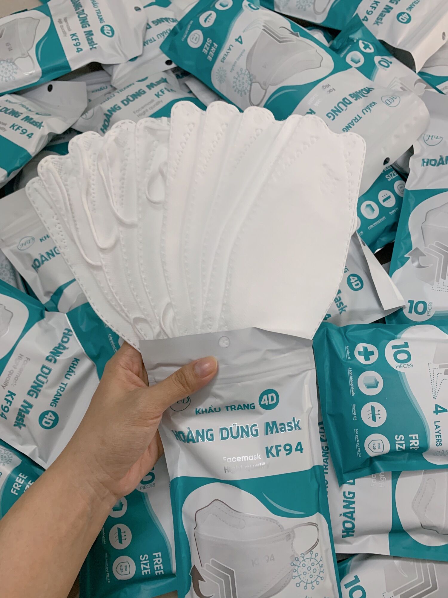 Khẩu trang KF94 Hoàng Dũng Mask, khẩu trang con cá kháng khuẩn màu trắng