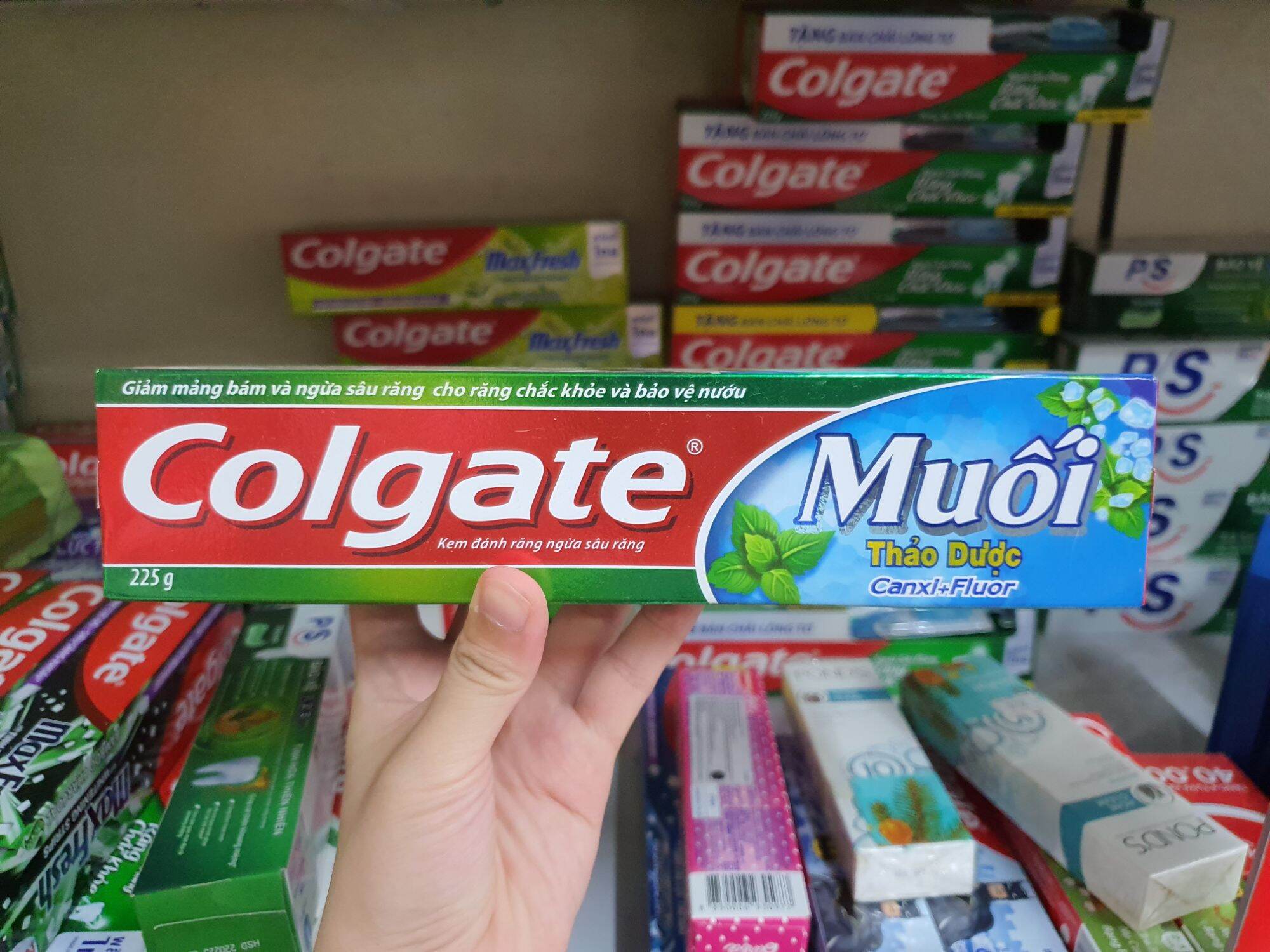 Kem Đánh Răng Colgate Muối 225G