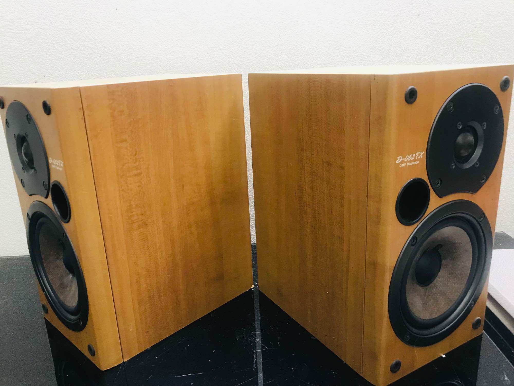 Đôi loa Onkyo D-052TX