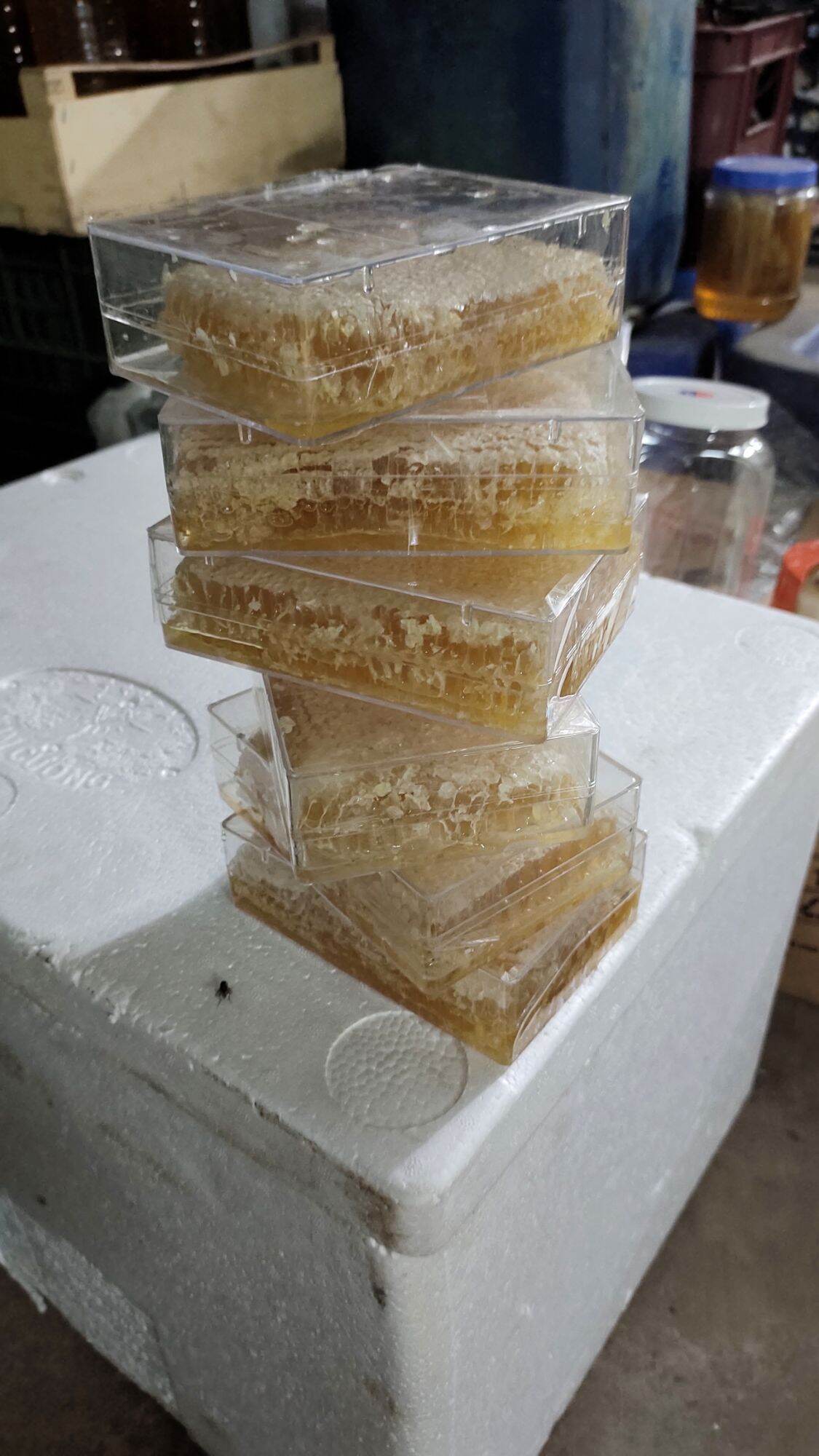 Mật ong nhà nuôi