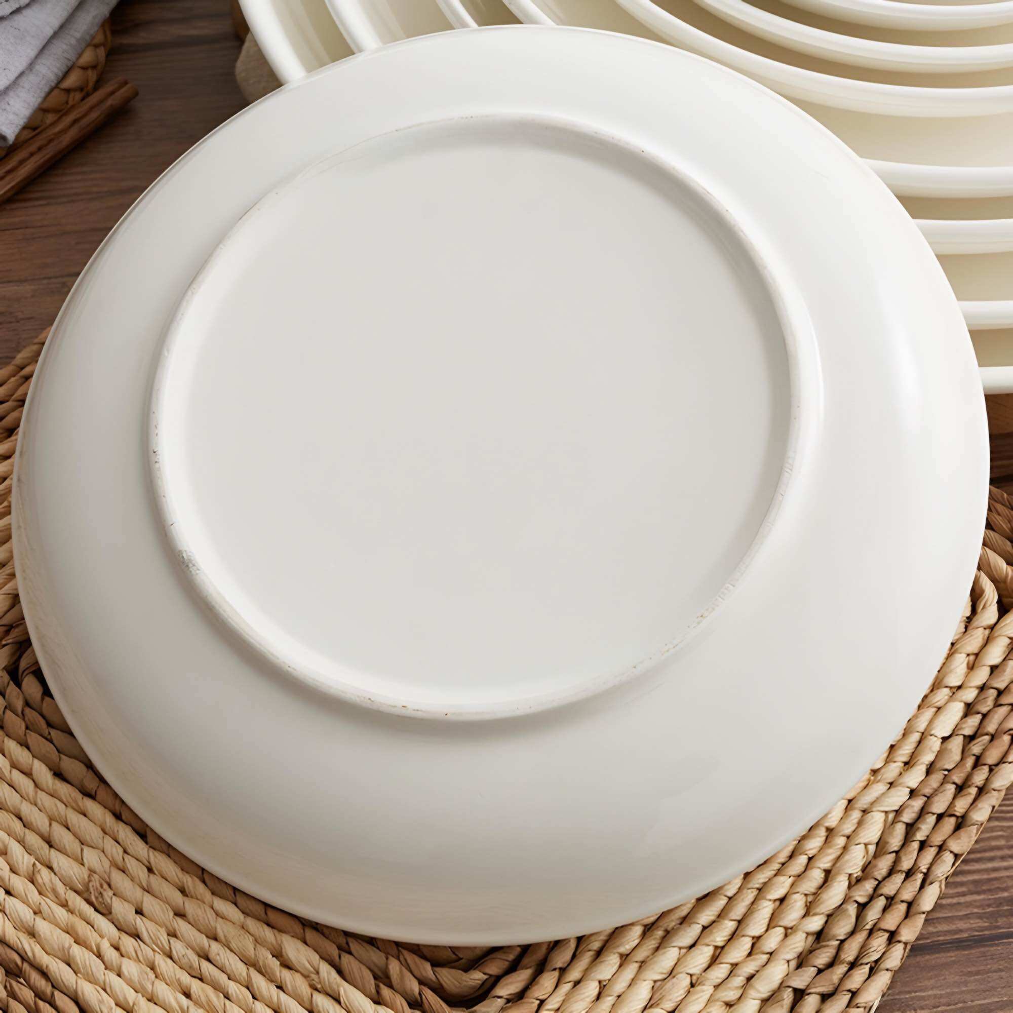 1 cái Dĩa sứ trắng sâu lòng kích thước 20 cm.