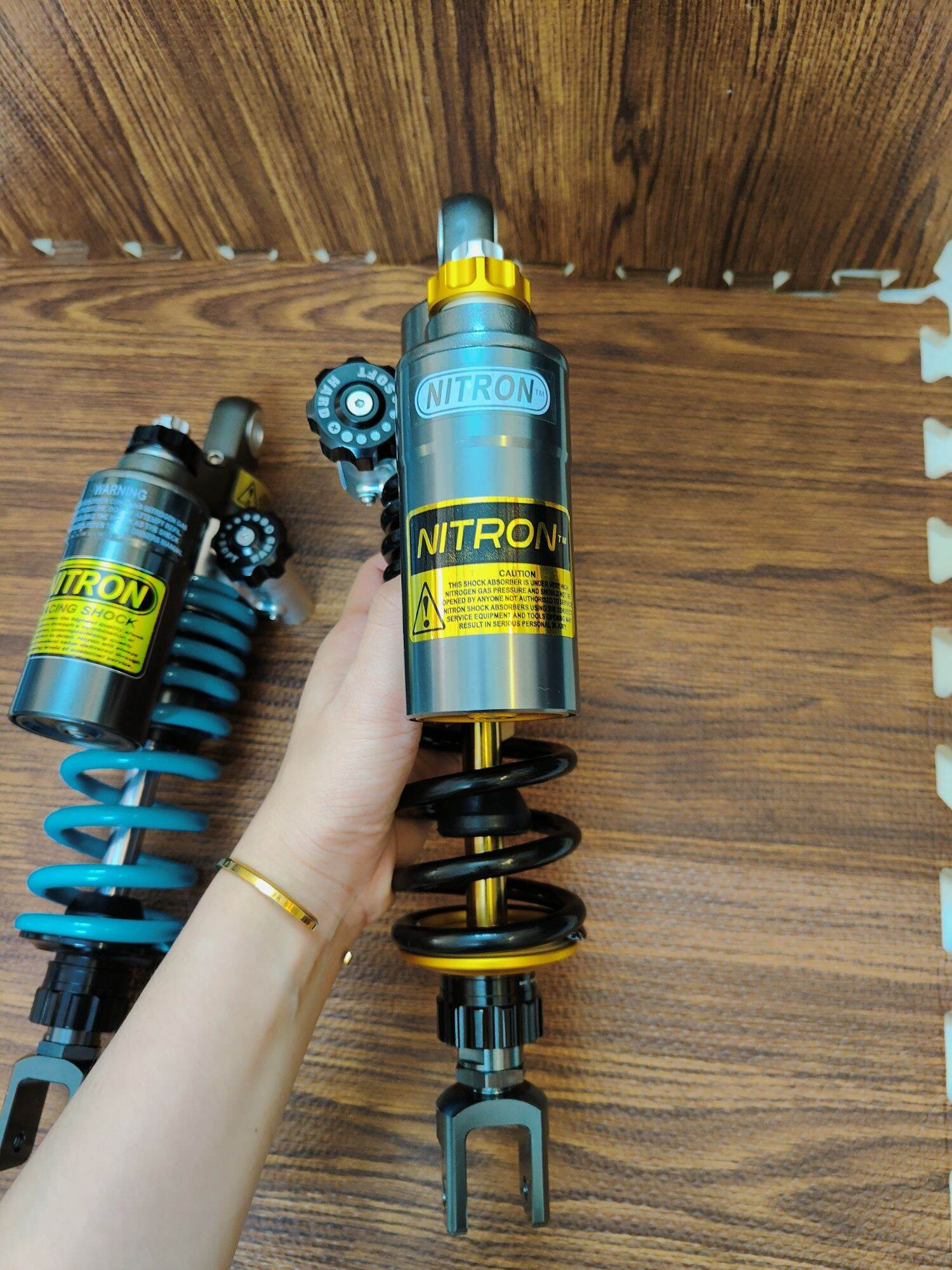 Phuộc nitron bình dầu xám kèm hpa 1 cây gắn vario click vision sh mode mio 2 cây gắn airblade nouvo 4 5 6 pcx...