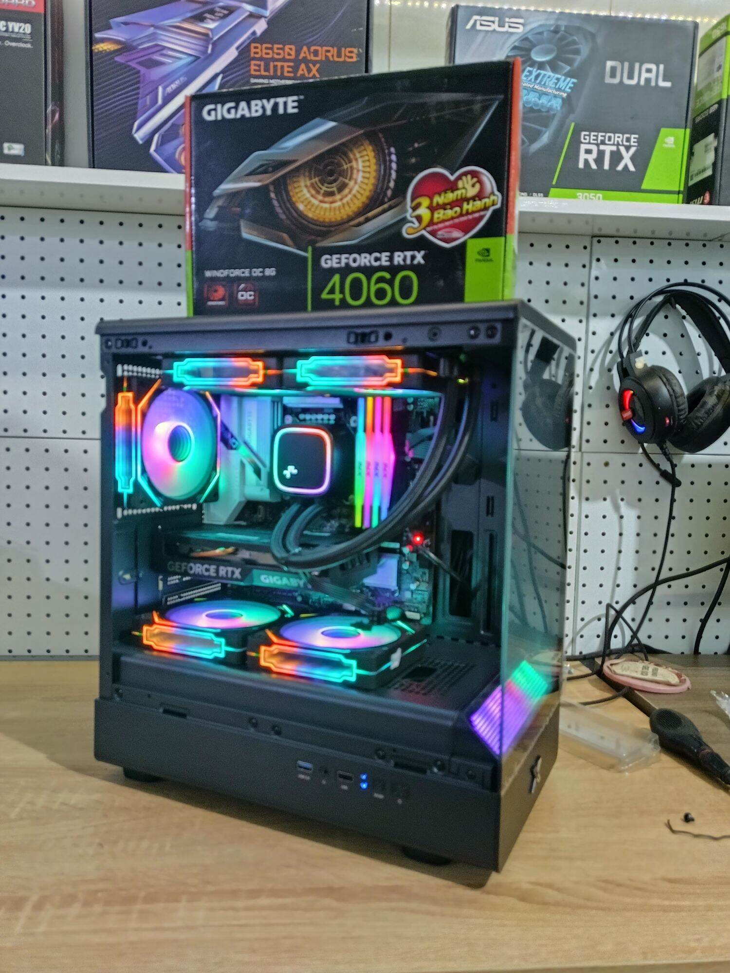 Thùng PC GAMING ... Main gigabyte B760 Wifi 4 khe Ram/Core i7 13700F /Ram 32GB Led/SSD M2 1T/RTX 406
