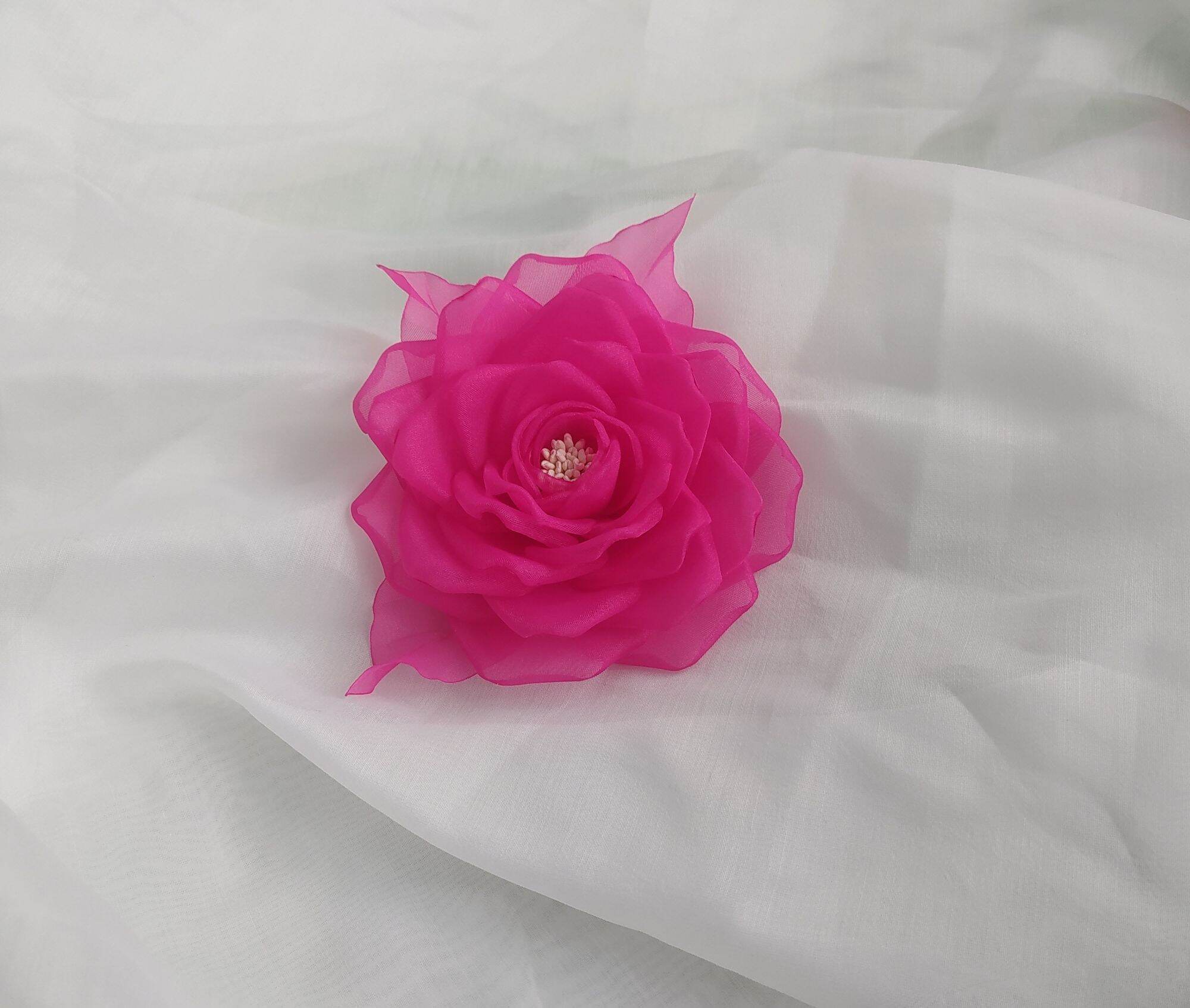 Hoa cài áo Canto handmade màu hồng sen