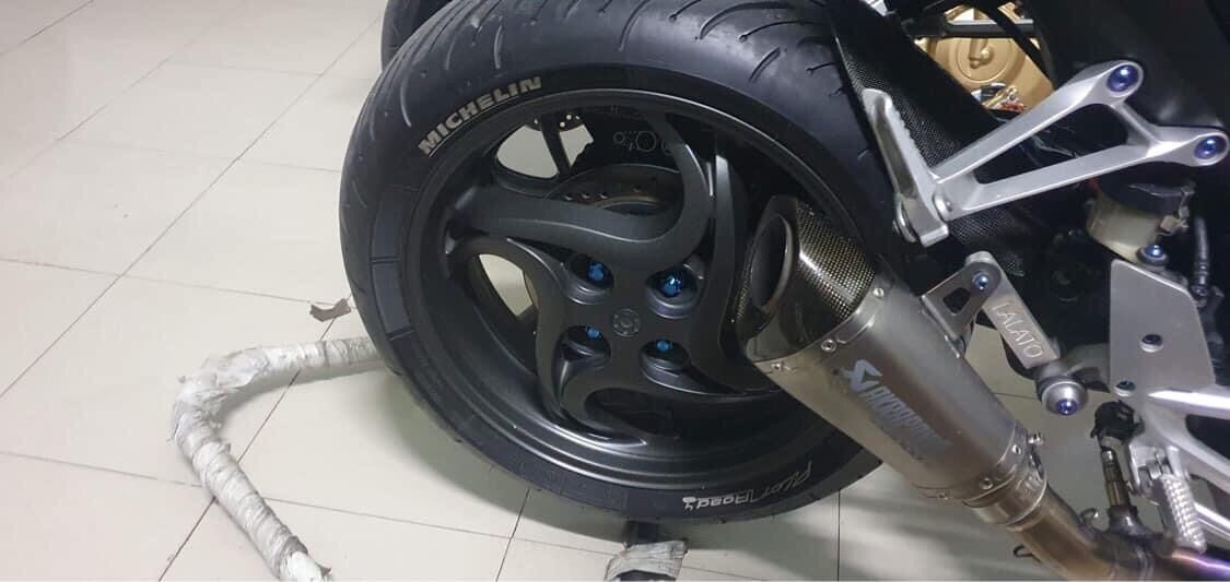 [HCM]Tán Titanium bánh sau Honda CB10000R