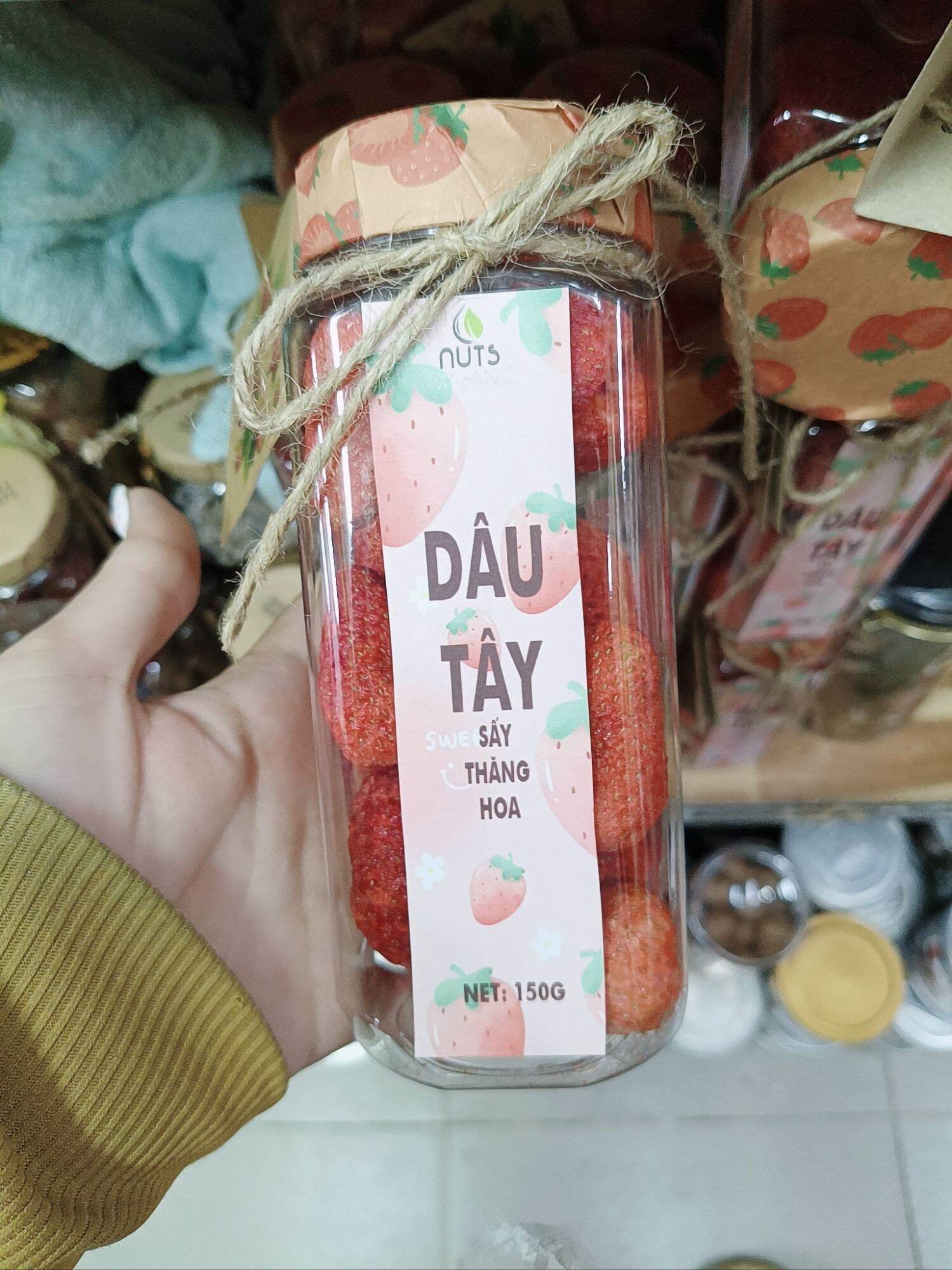 Dâu tây sấy giòn chua chua ngọt ngọt 150g
