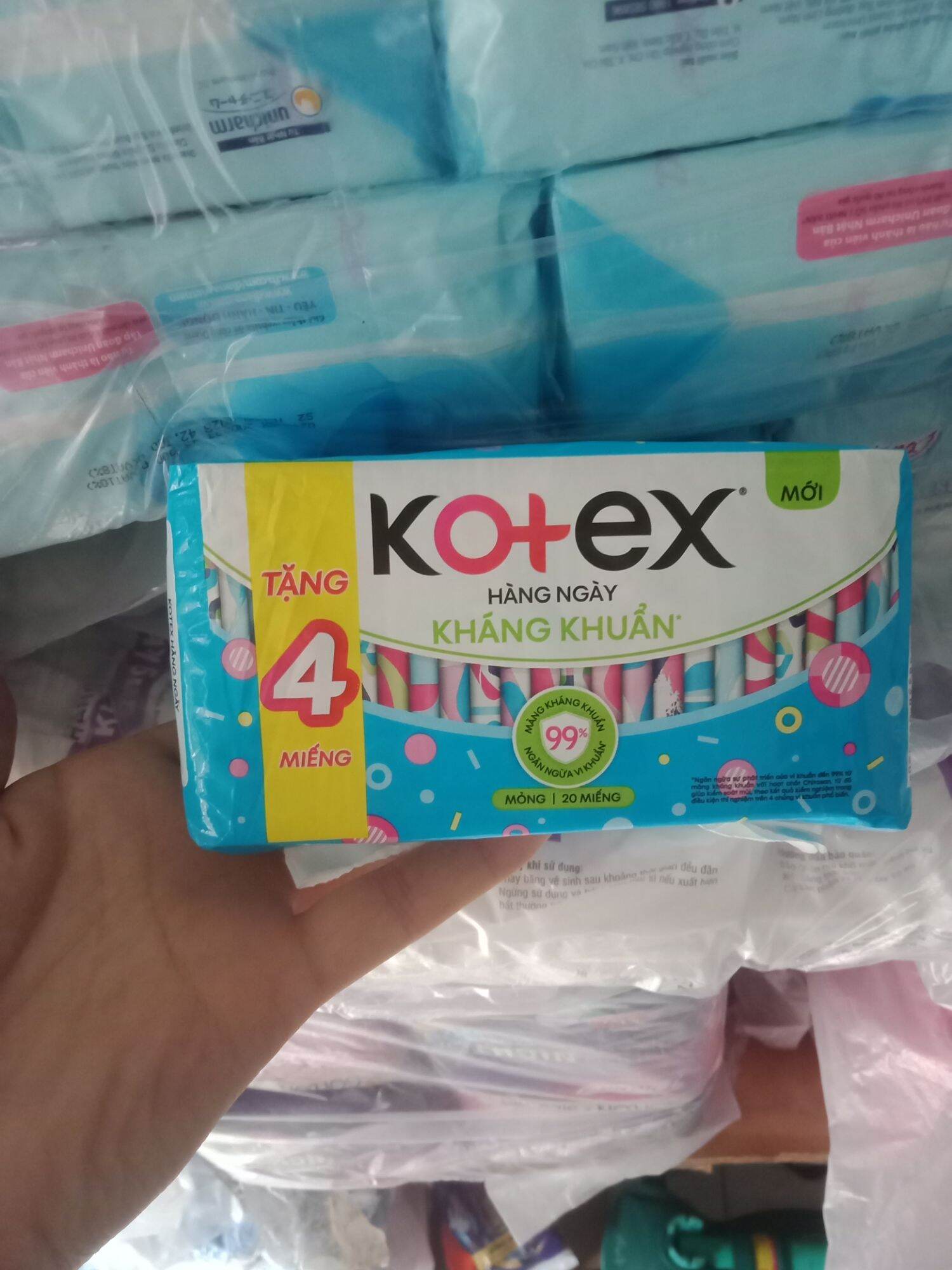 Combo 8 gói bvs hàng ngày kotex 20 miếng