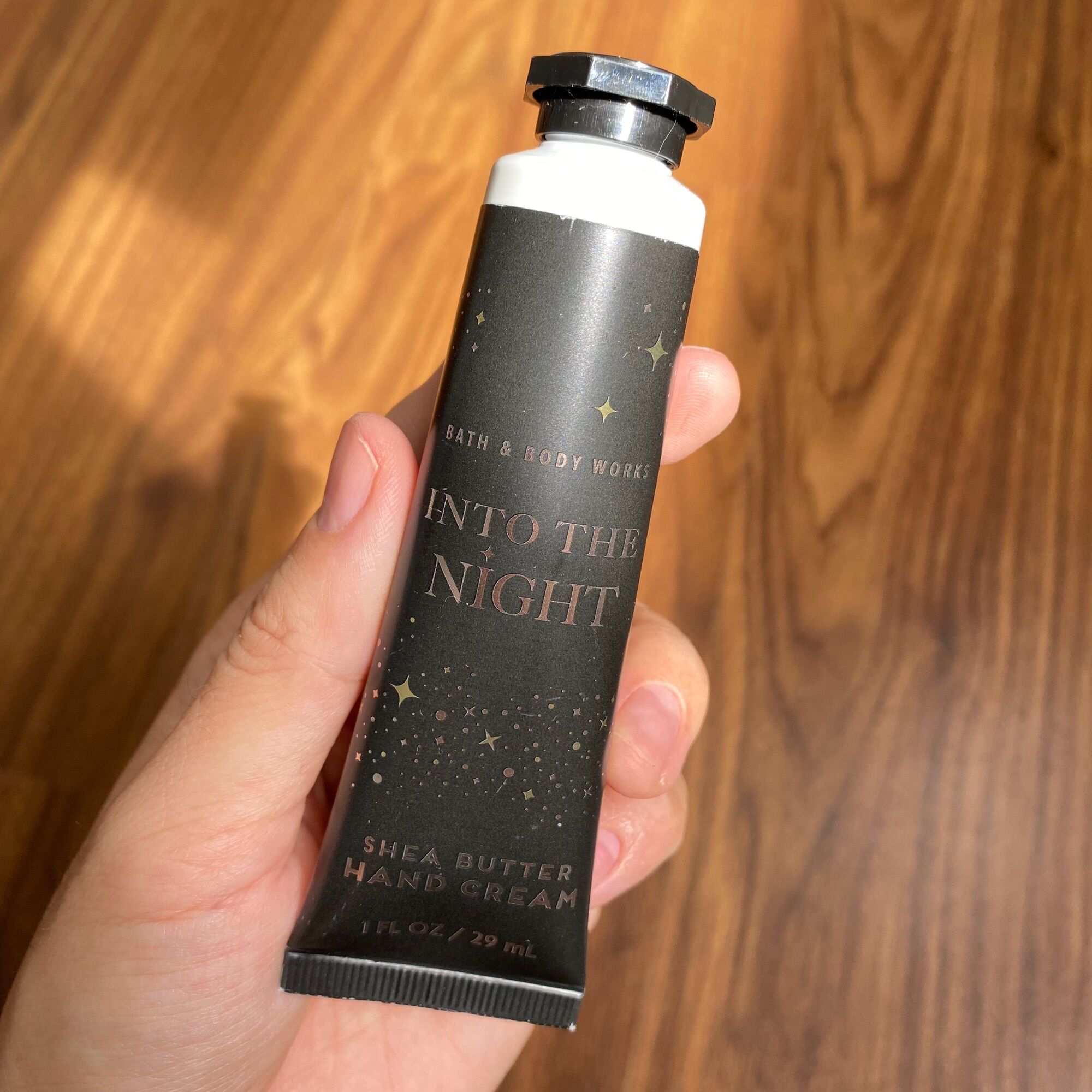 Kem dưỡng tay mùi into the night BAth & body works