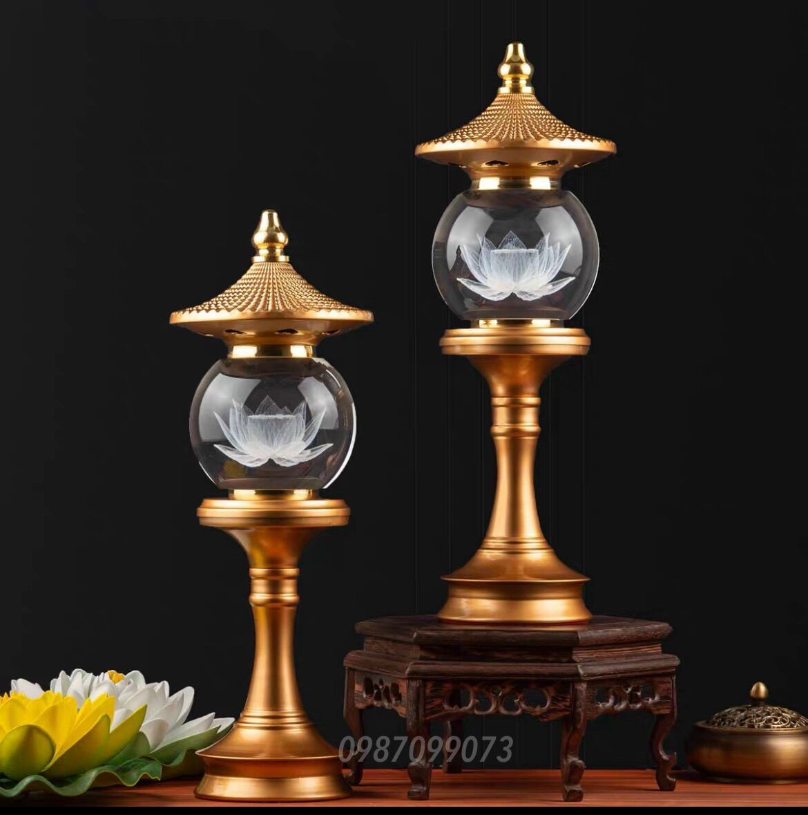 MỘT ĐÔI ĐÈN THỜ THÁP CẦU PHA LÊ KHẮC HOA SEN CAO CẤP