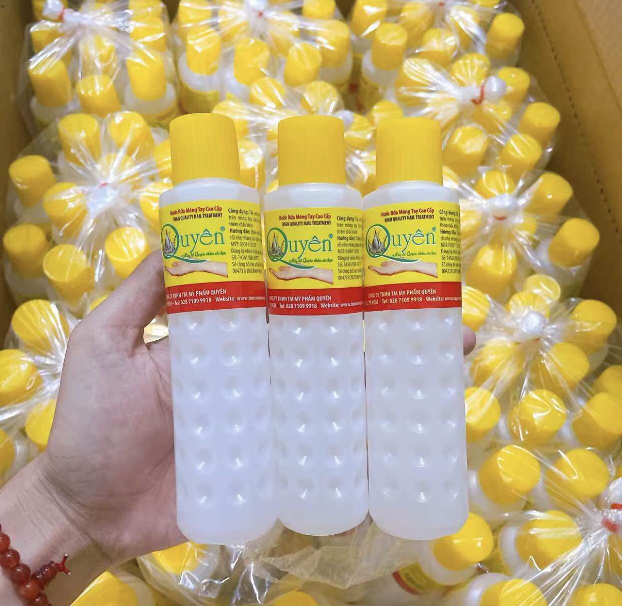 Nước rửa axiton Quyên 125ml - tẩy vết bẩn, rửa sơn móng tay...
