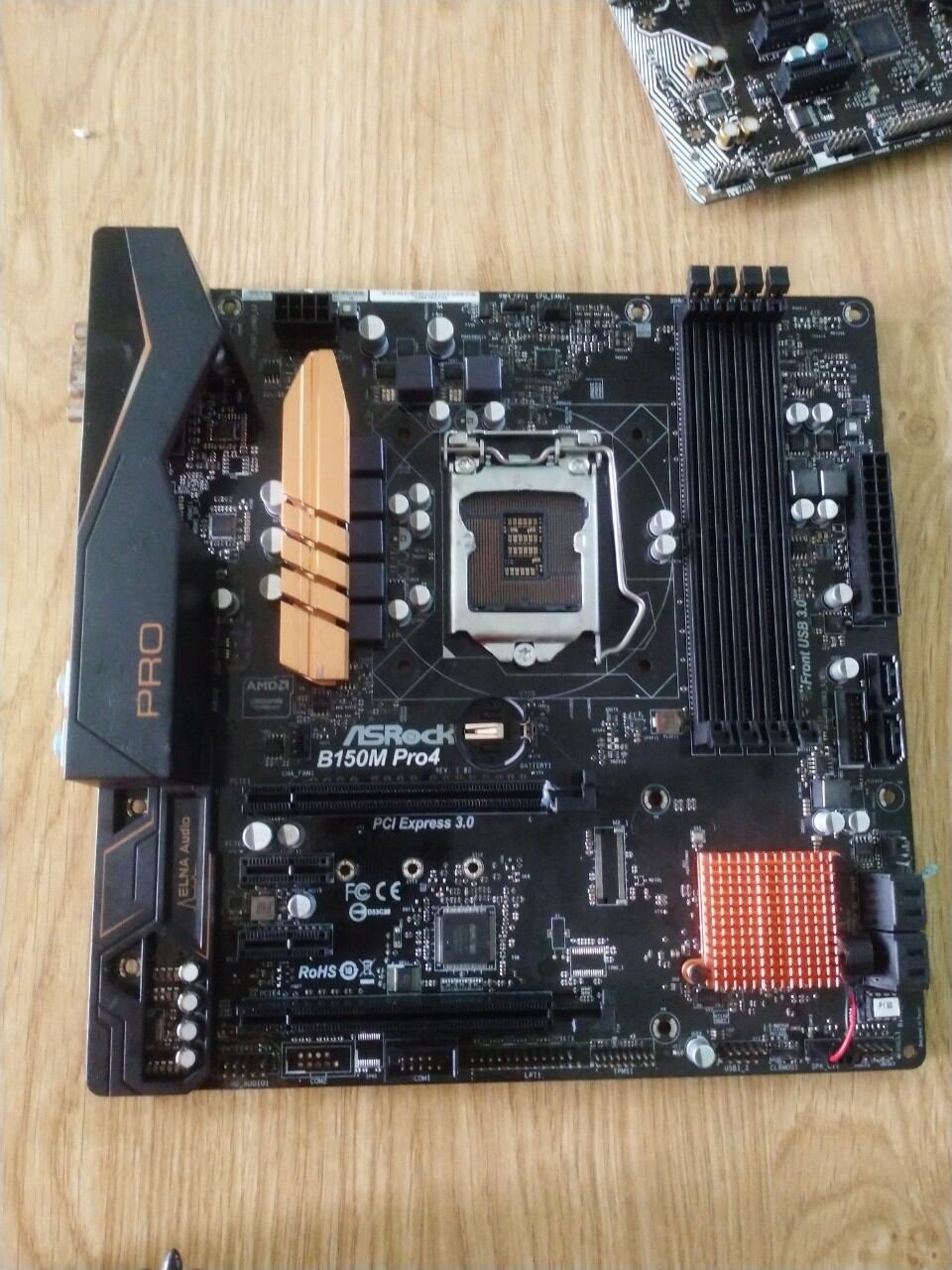 mainboard asrock b150  SOCKET 1151 4 khe