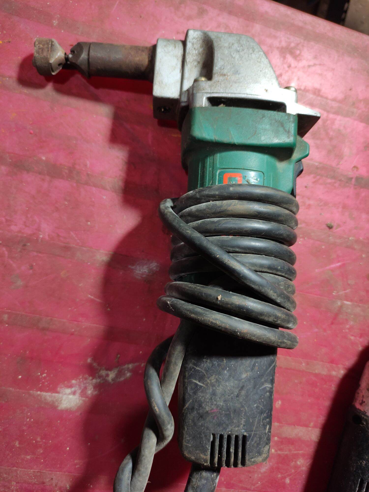 Máy cắt tôn