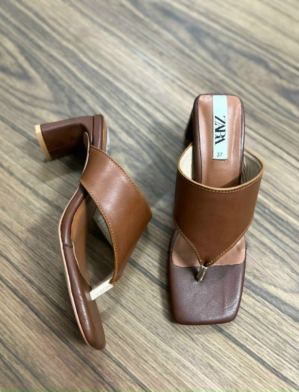Guốc Zara da thật, gót cao 5 phân, 2 màu đen và nâu