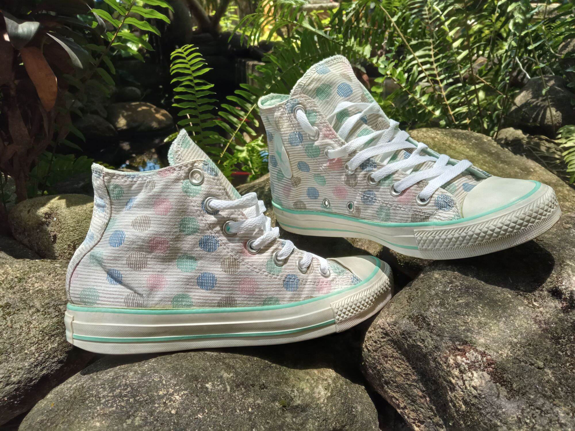 Giày converse chấm bi cao cổ size 38