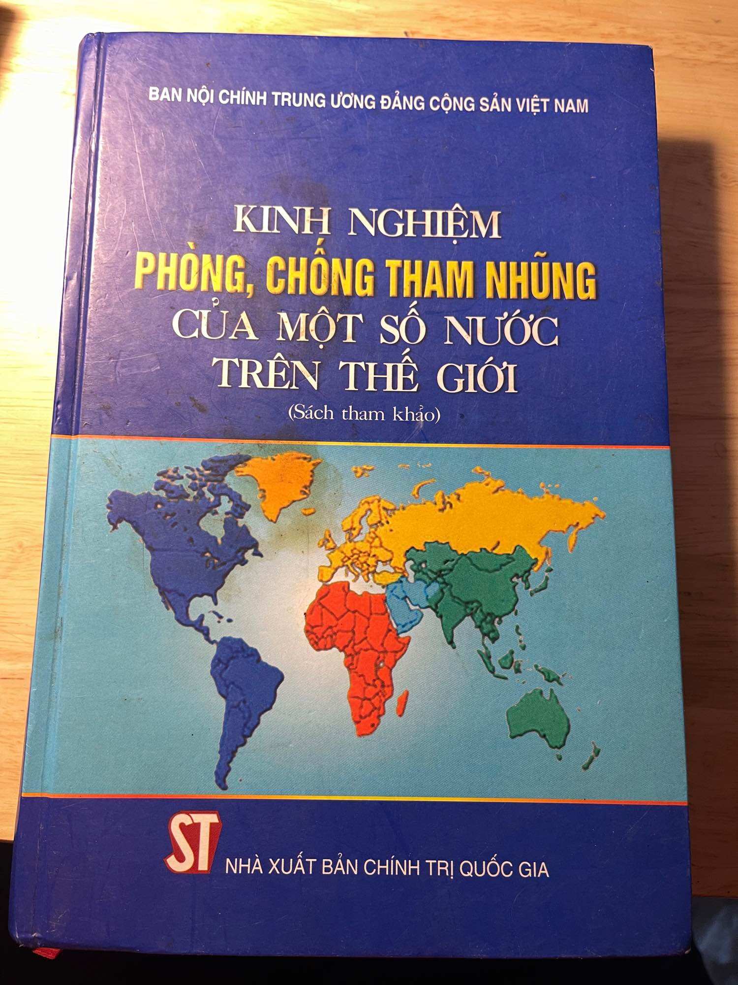 [Sách] Kinh Nghiệm Phòng Chống Tham Nhũng