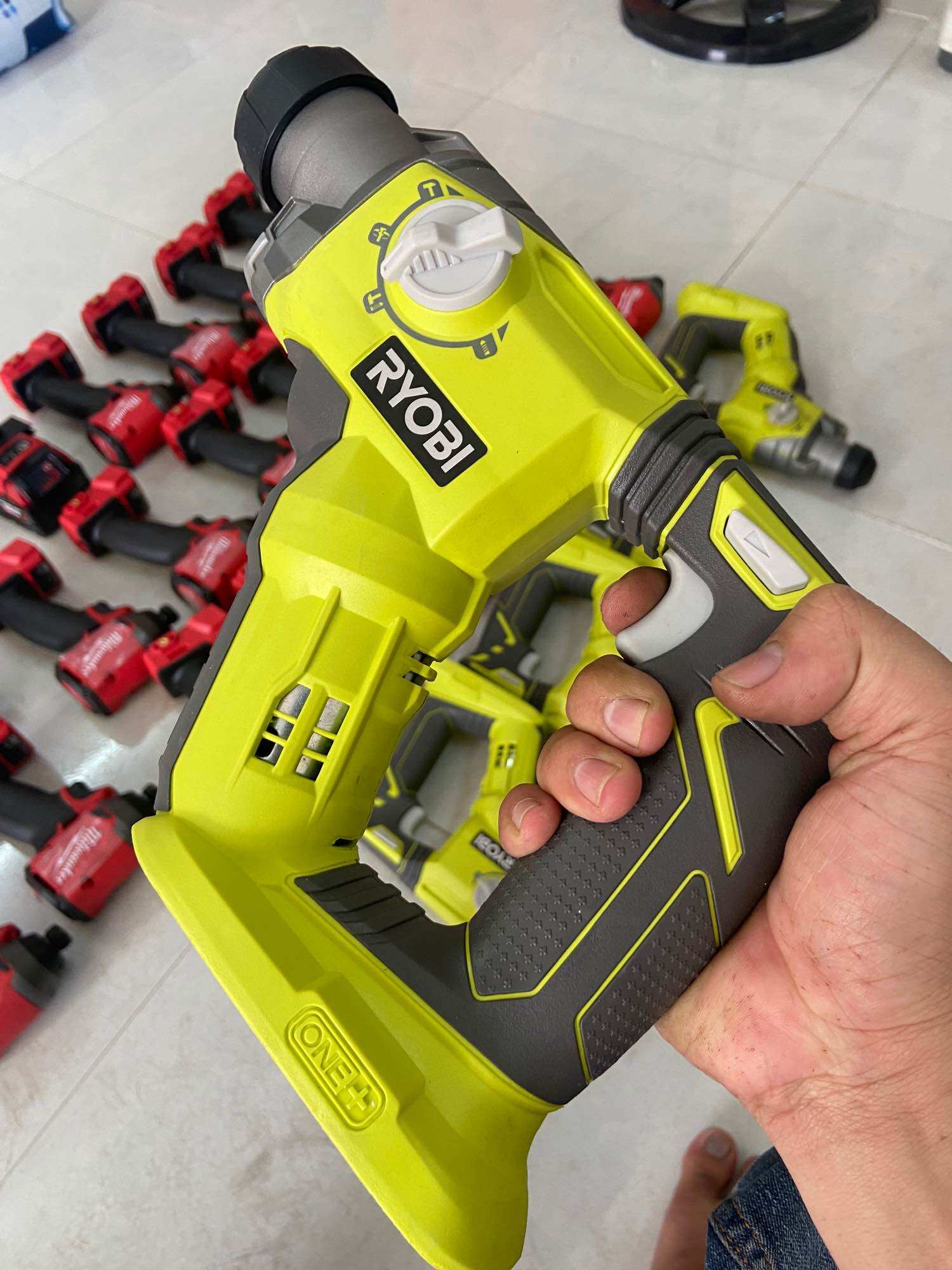 Máy chuyên bắn bê tông ryobi 18v - lướt 99.9% như mới chưa xài ! 0971.72.7074